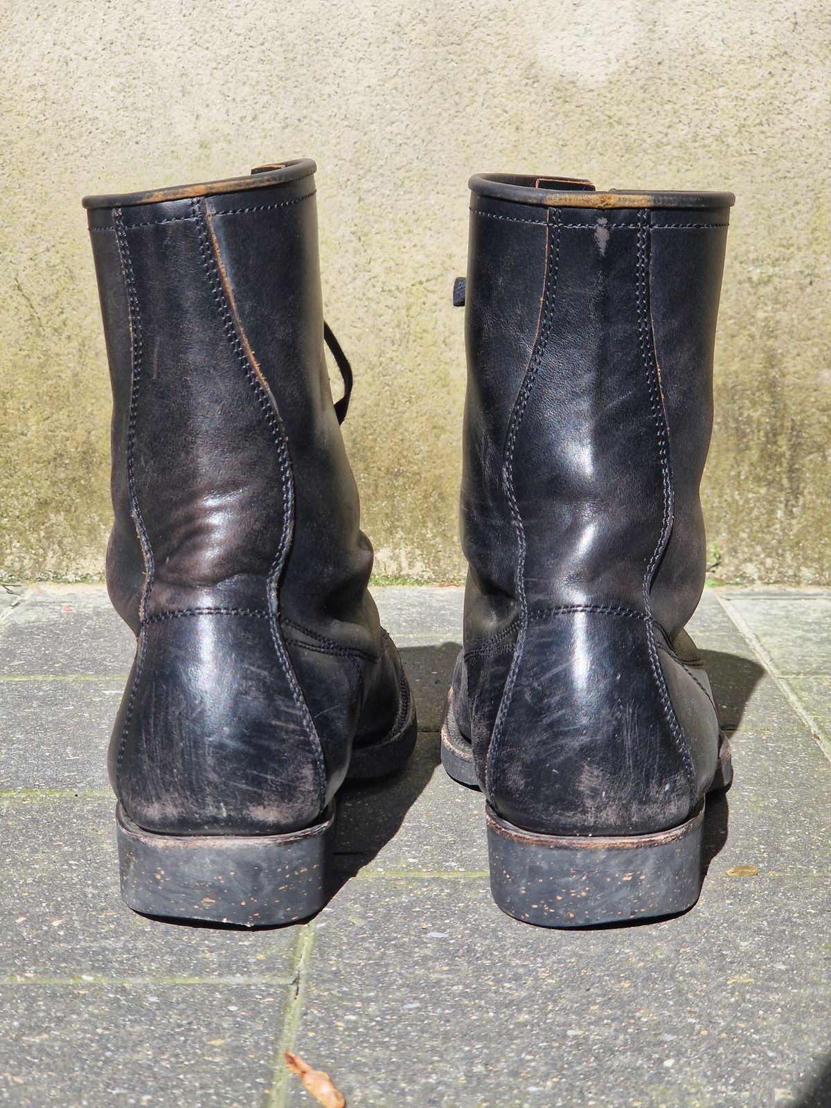 Photo by Chris007 on April 4, 2023 of the Clinch Gary Boots in Black-Overdyed Horsebutt.