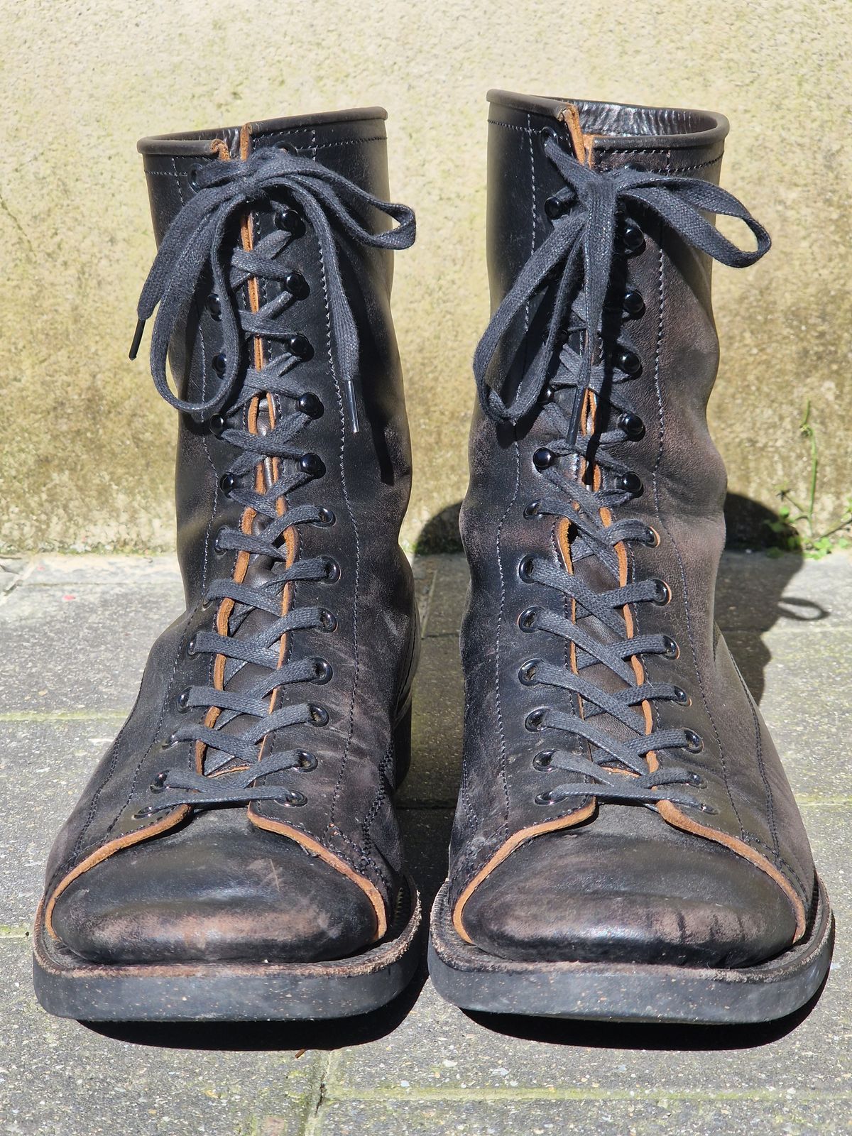 Photo by Chris007 on April 4, 2023 of the Clinch Gary Boots in Black-Overdyed Horsebutt.