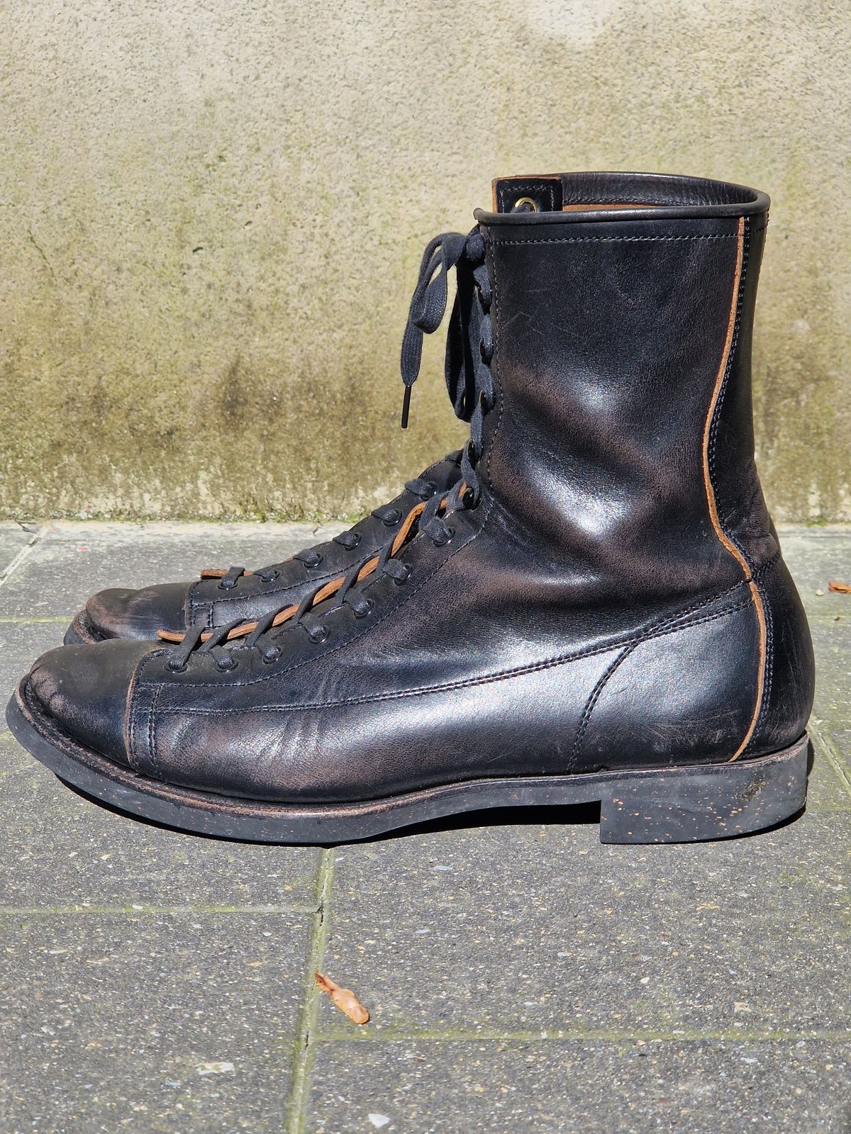 Photo by Chris007 on April 4, 2023 of the Clinch Gary Boots in Black-Overdyed Horsebutt.
