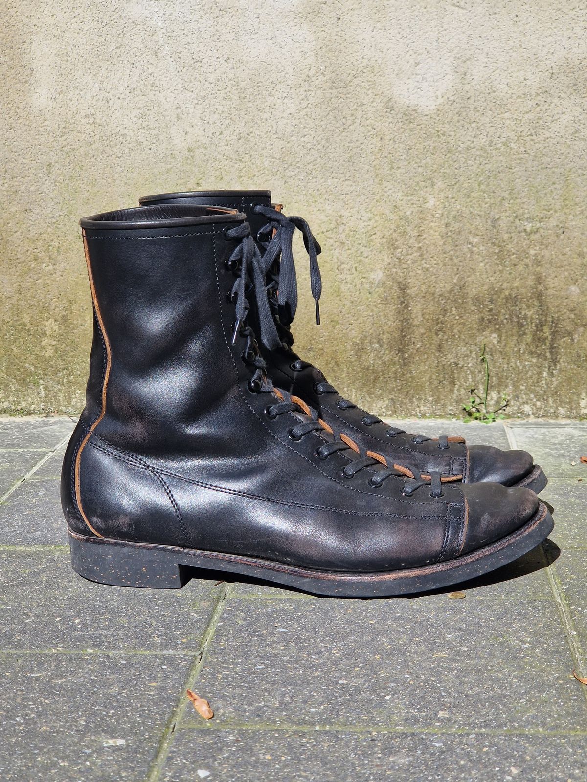Photo by Chris007 on April 4, 2023 of the Clinch Gary Boots in Black-Overdyed Horsebutt.