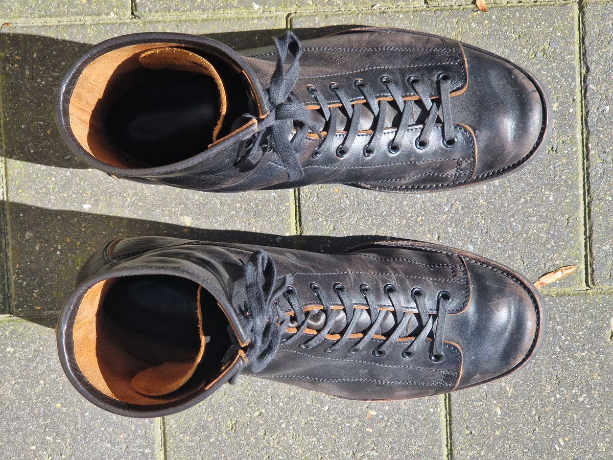 Photo by Chris007 on April 4, 2023 of the Clinch Gary Boots in Black-Overdyed Horsebutt.