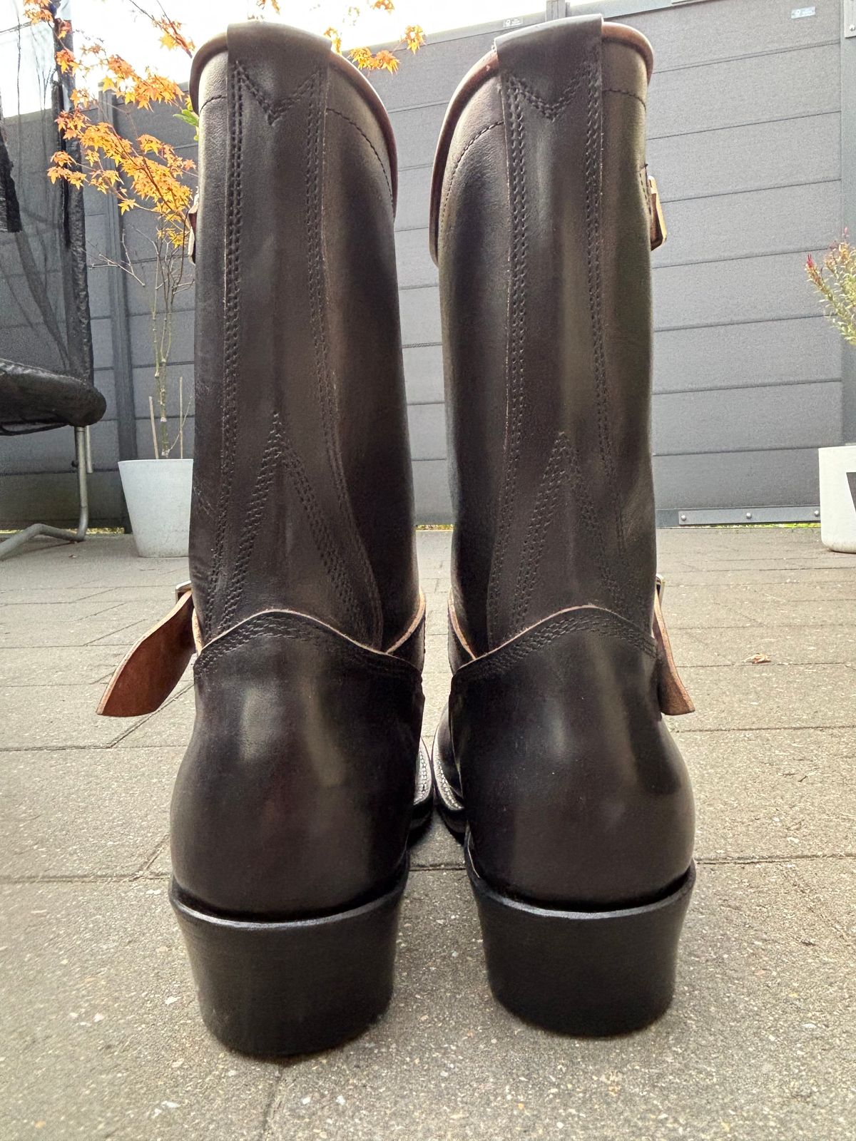 Photo by Chris007 on October 1, 2025 of the Raland Bootmaker Engineers in Maryam Black Horsebutt.