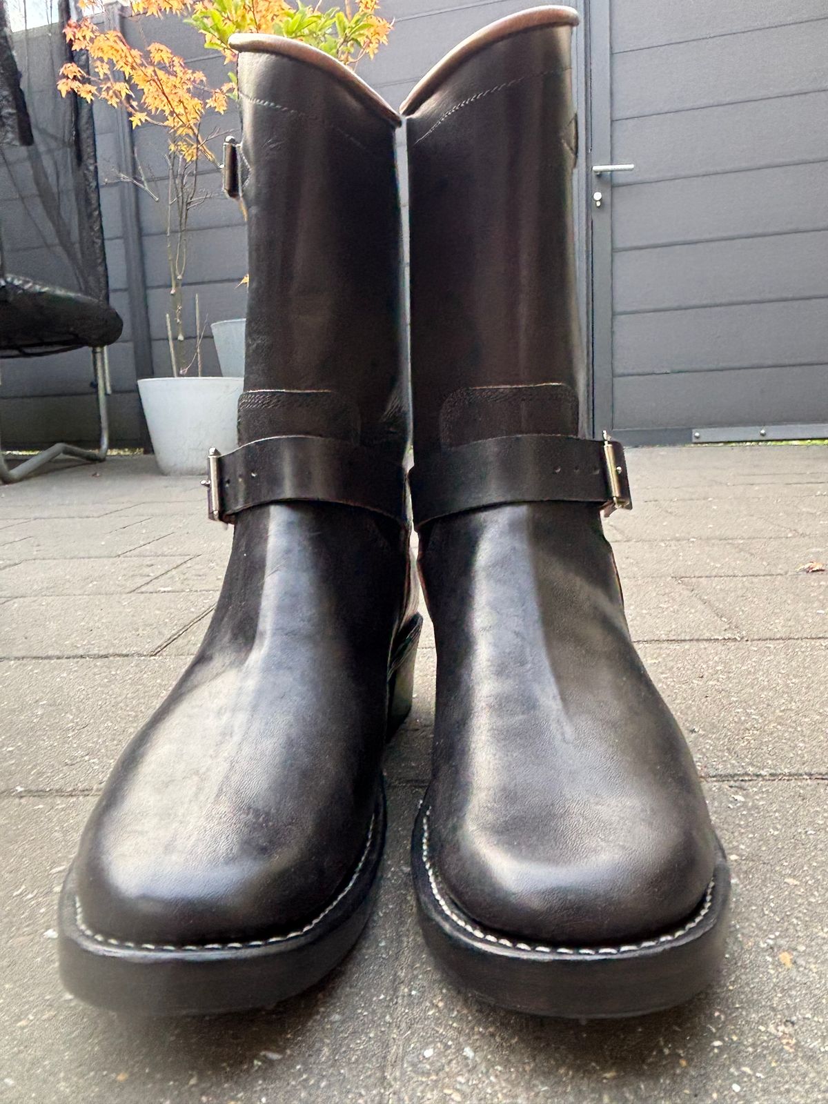 Photo by Chris007 on October 1, 2025 of the Raland Bootmaker Engineers in Maryam Black Horsebutt.