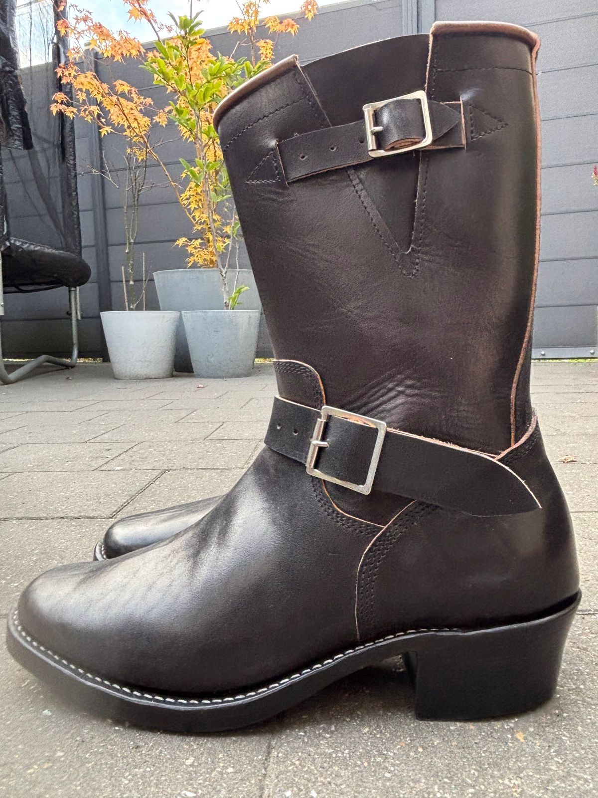 Photo by Chris007 on October 1, 2025 of the Raland Bootmaker Engineers in Maryam Black Horsebutt.