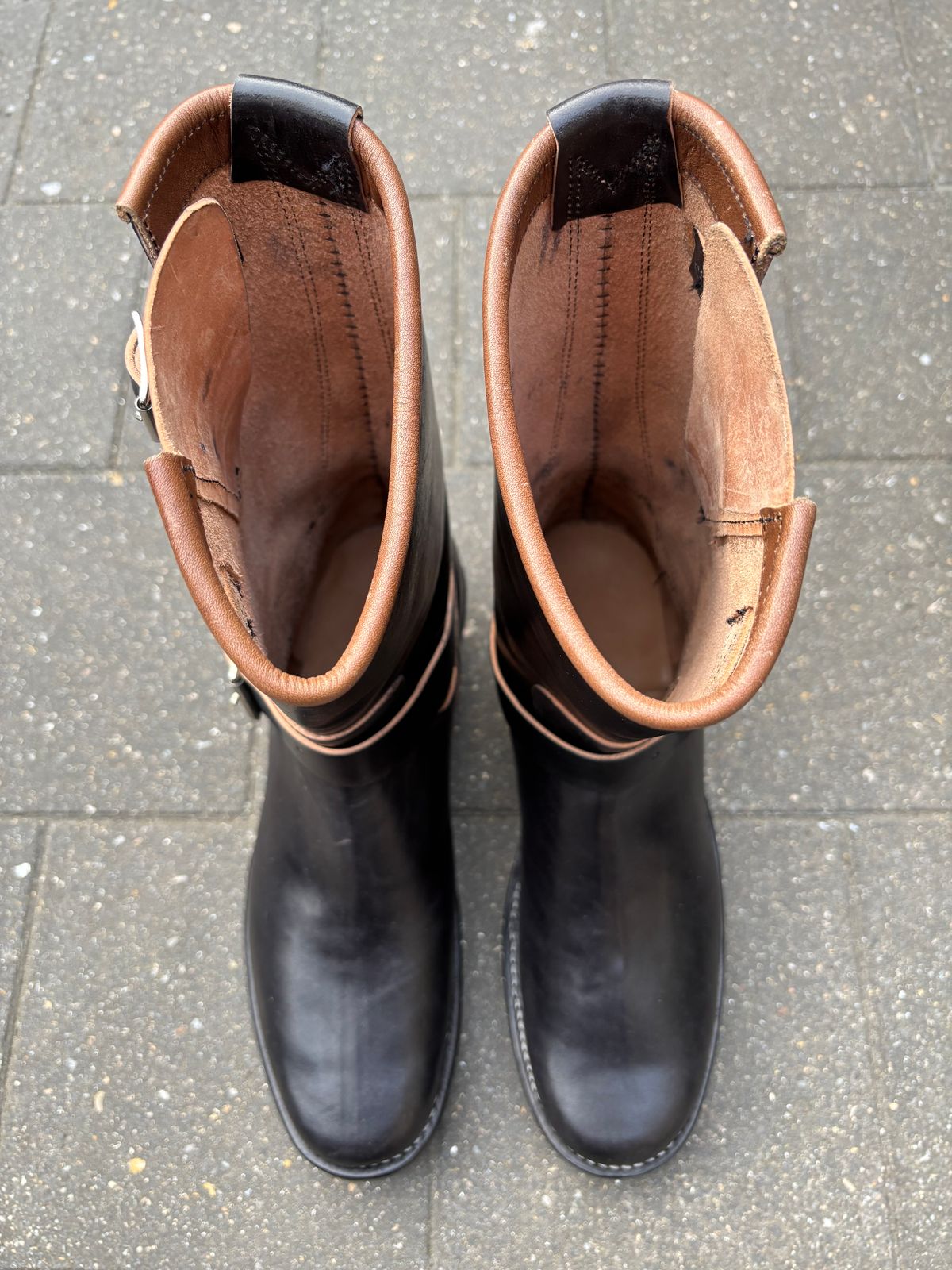 Photo by Chris007 on October 1, 2025 of the Raland Bootmaker Engineers in Maryam Black Horsebutt.