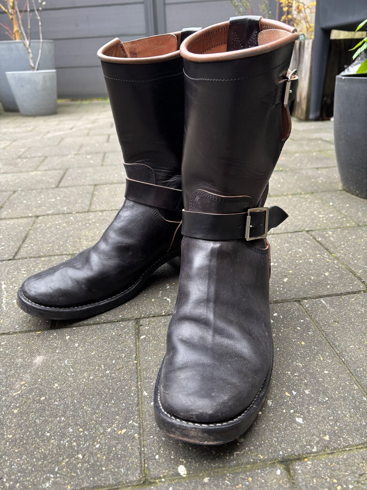 Photo by Chris007 on November 30, 2025 of the Raland Bootmaker Engineers in Maryam Black Horsebutt.