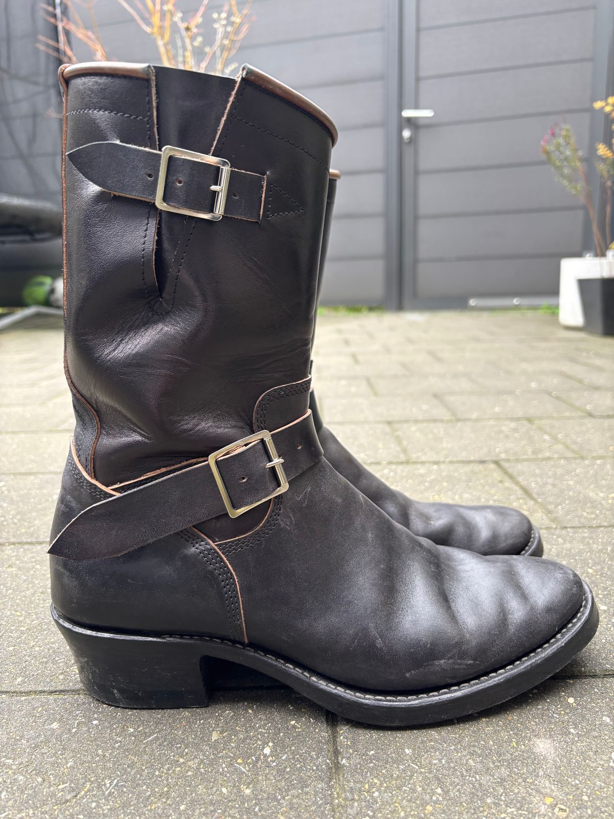 Photo by Chris007 on November 30, 2025 of the Raland Bootmaker Engineers in Maryam Black Horsebutt.