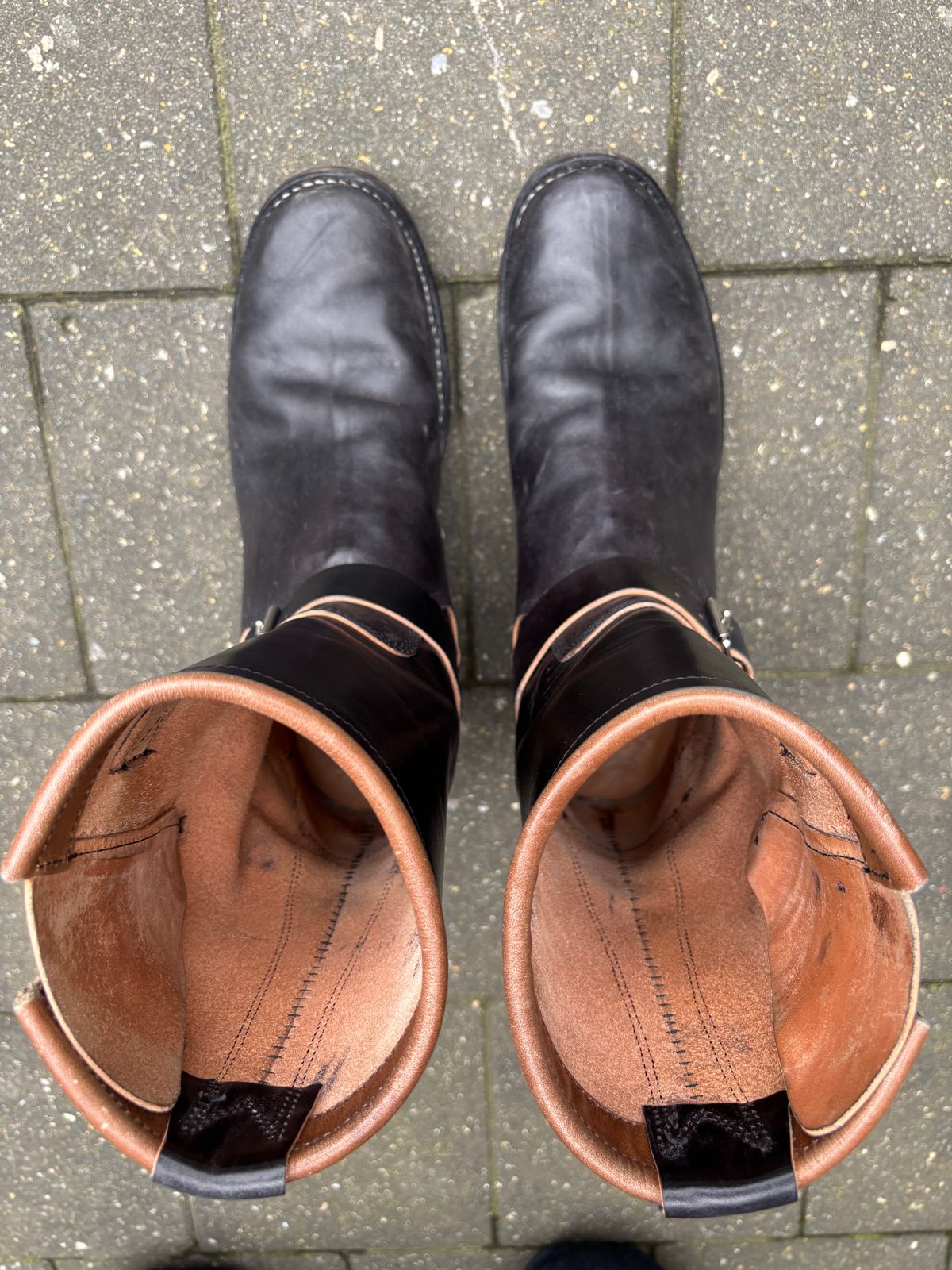 Photo by Chris007 on November 30, 2025 of the Raland Bootmaker Engineers in Maryam Black Horsebutt.