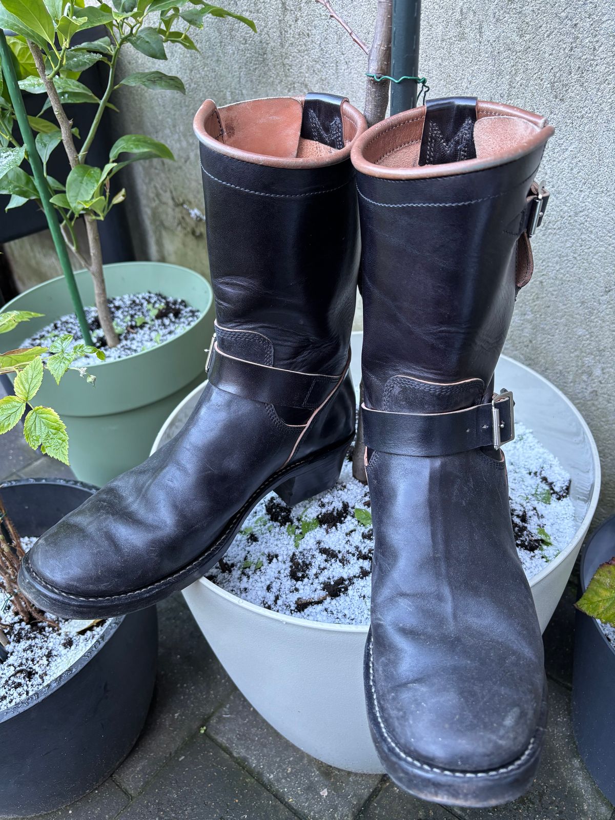 Photo by Chris007 on January 3, 2026 of the Raland Bootmaker Engineers in Maryam Black Horsebutt.