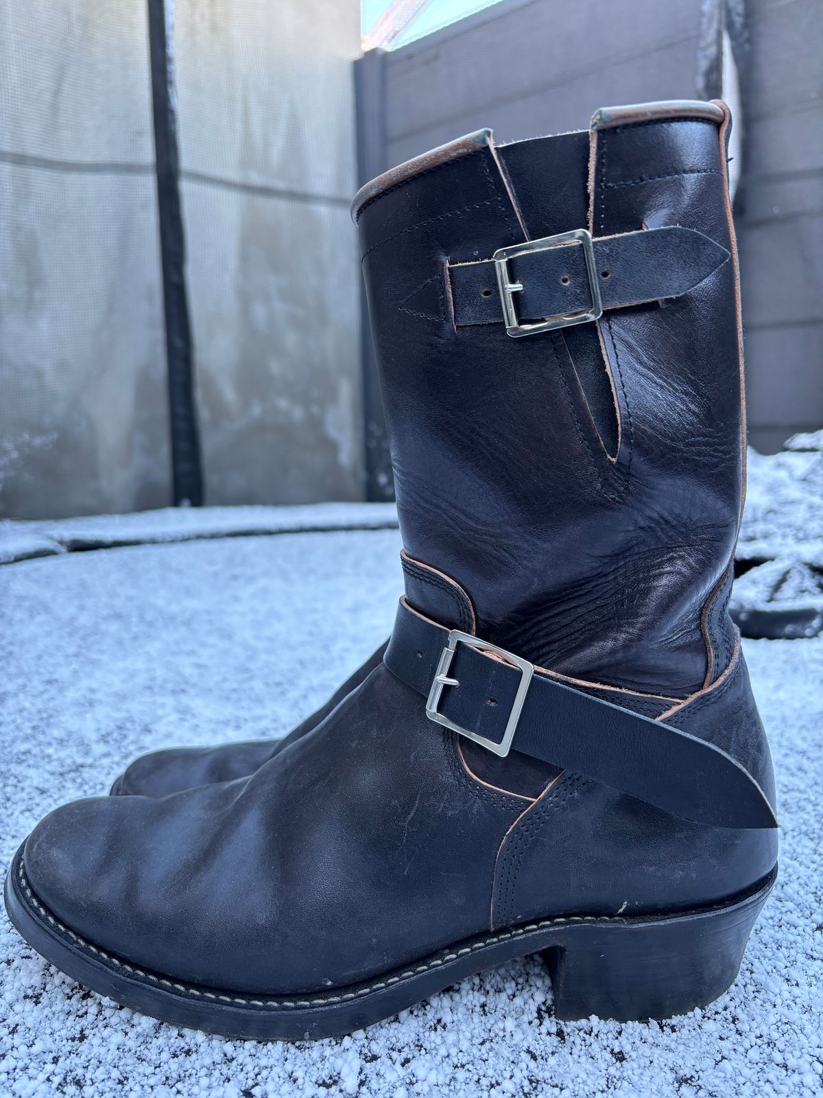 Photo by Chris007 on January 3, 2026 of the Raland Bootmaker Engineers in Maryam Black Horsebutt.