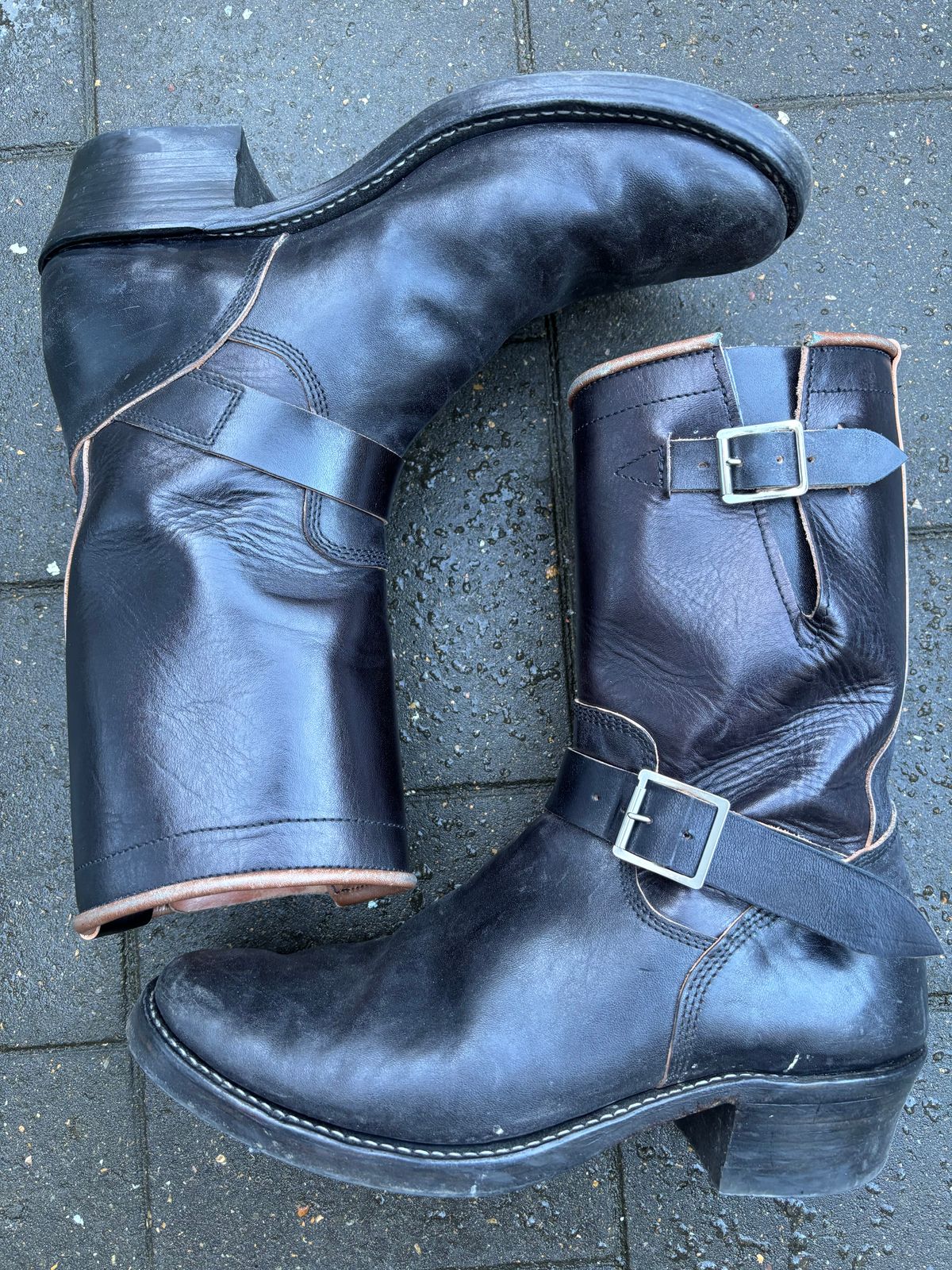 Photo by Chris007 on January 3, 2026 of the Raland Bootmaker Engineers in Maryam Black Horsebutt.