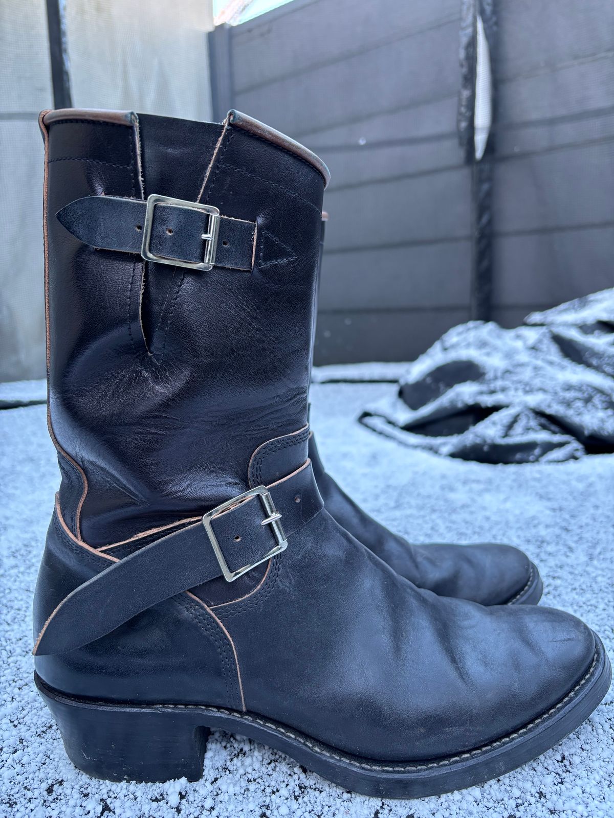 Photo by Chris007 on January 3, 2026 of the Raland Bootmaker Engineers in Maryam Black Horsebutt.