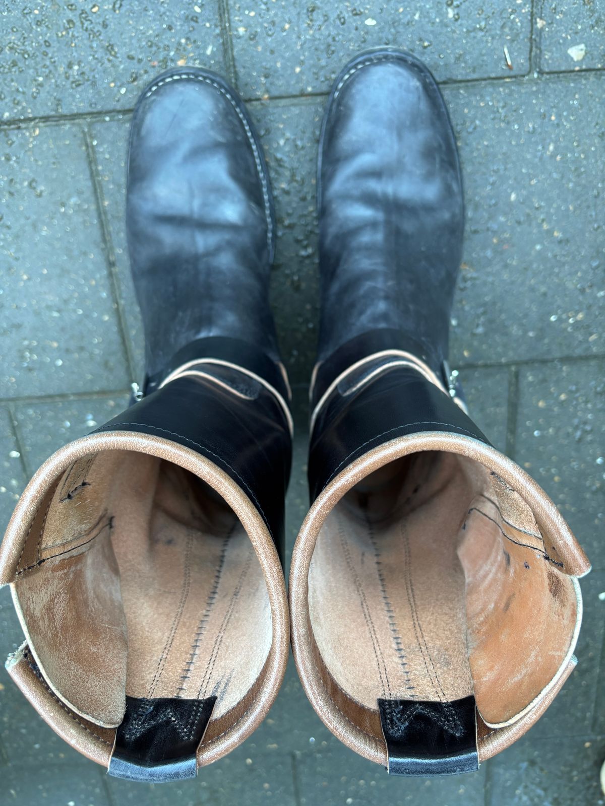 Photo by Chris007 on January 3, 2026 of the Raland Bootmaker Engineers in Maryam Black Horsebutt.