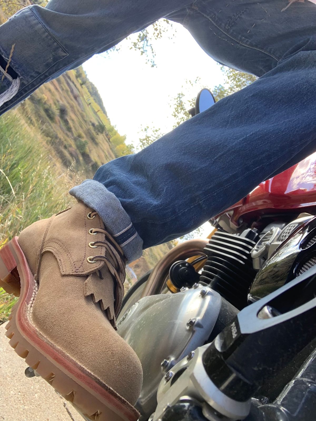 Photo by RunningBearWest on October 1, 2022 of the Nicks BuilderPro in Seidel MaxSupport Tan Roughout.