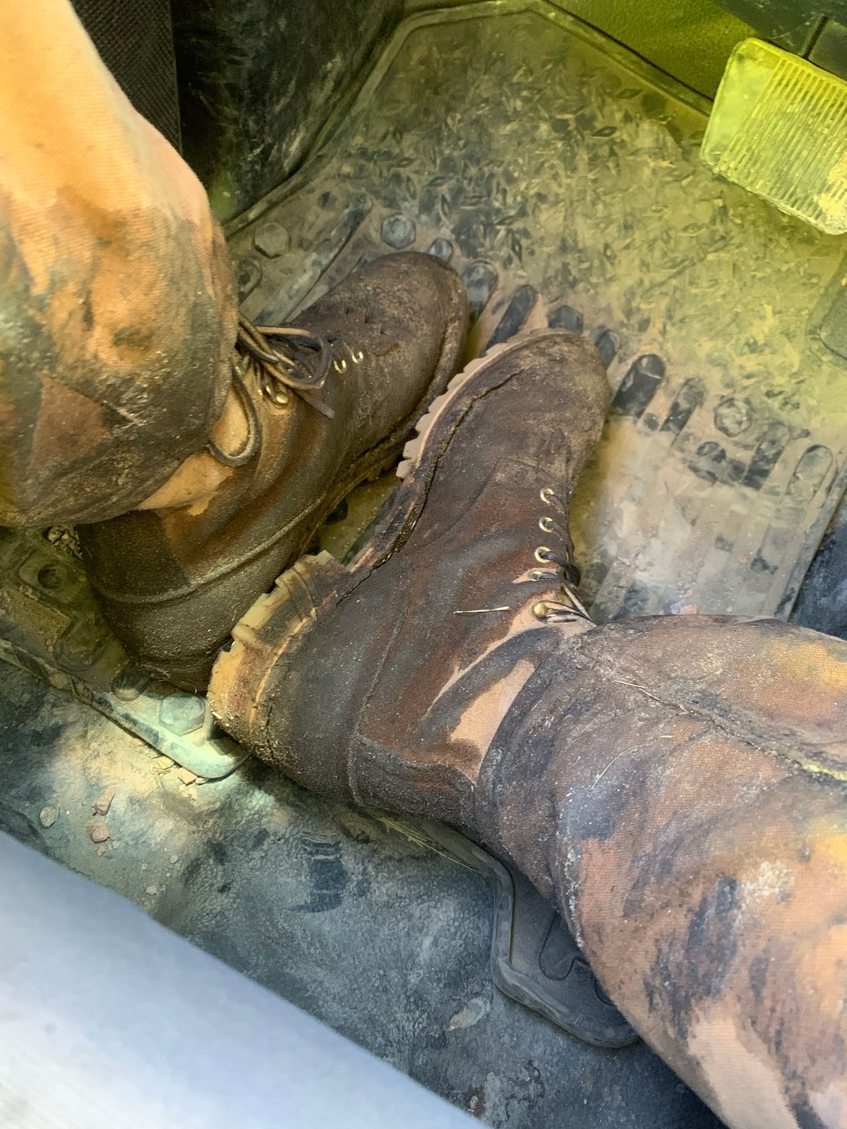 Photo by RunningBearWest on October 28, 2022 of the Nicks BuilderPro in Seidel MaxSupport Tan Roughout.