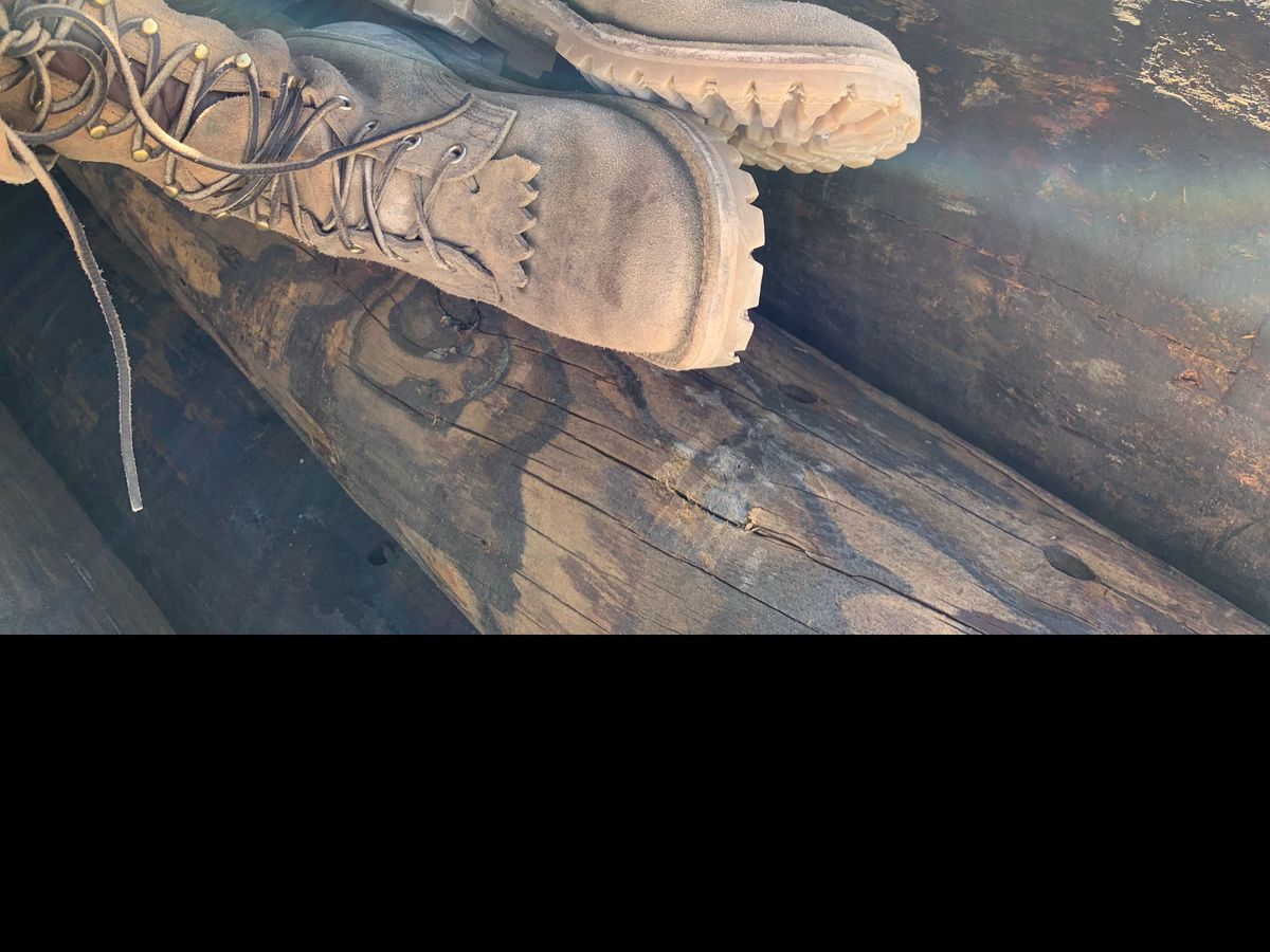 Photo by RunningBearWest on November 2, 2022 of the Nicks BuilderPro in Seidel MaxSupport Tan Roughout.