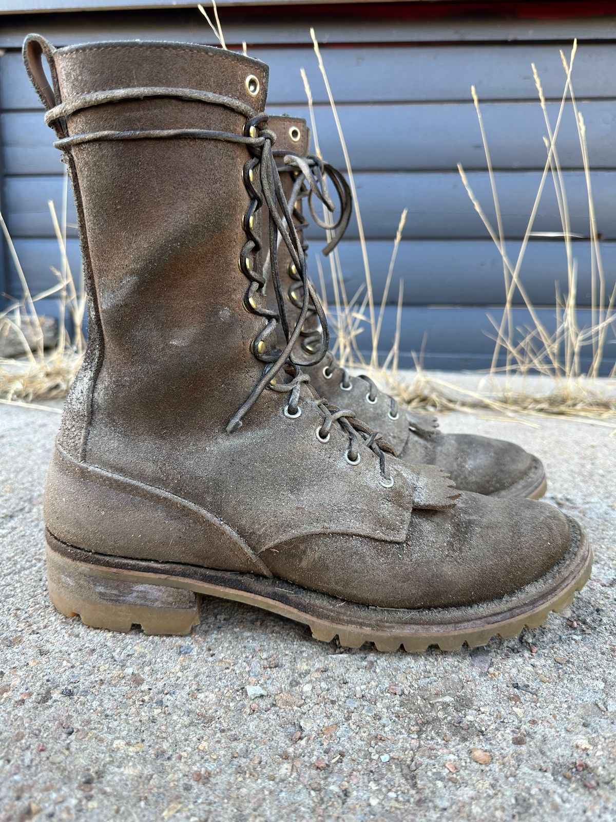 Photo by RunningBearWest on February 5, 2023 of the Nicks BuilderPro in Seidel MaxSupport Tan Roughout.