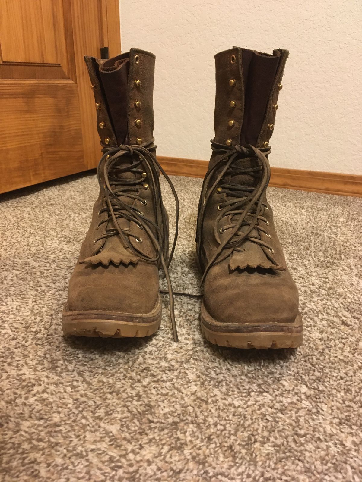 Photo by RunningBearWest on March 6, 2023 of the Nicks BuilderPro in Seidel MaxSupport Tan Roughout.
