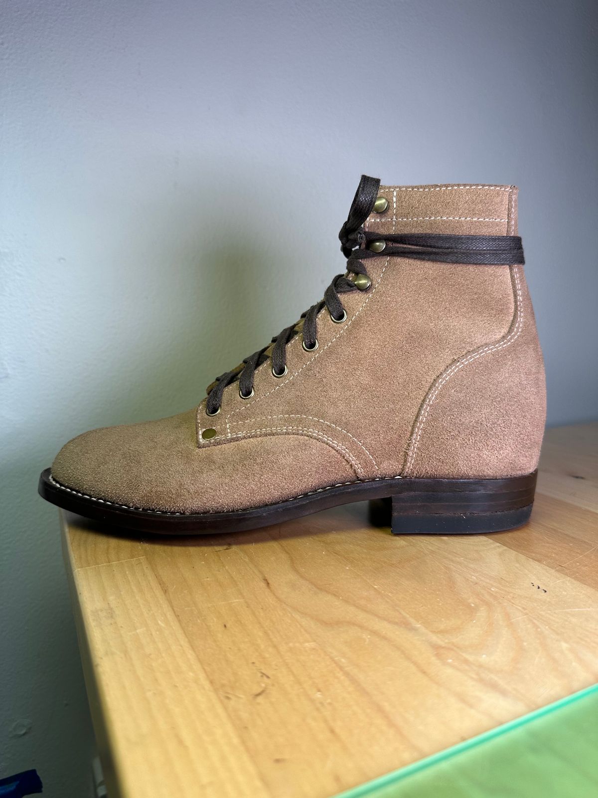 Photo by CopperyFoil on November 9, 2023 of the CopperyFoil Service Boot in Horween Marine Field Roughout.