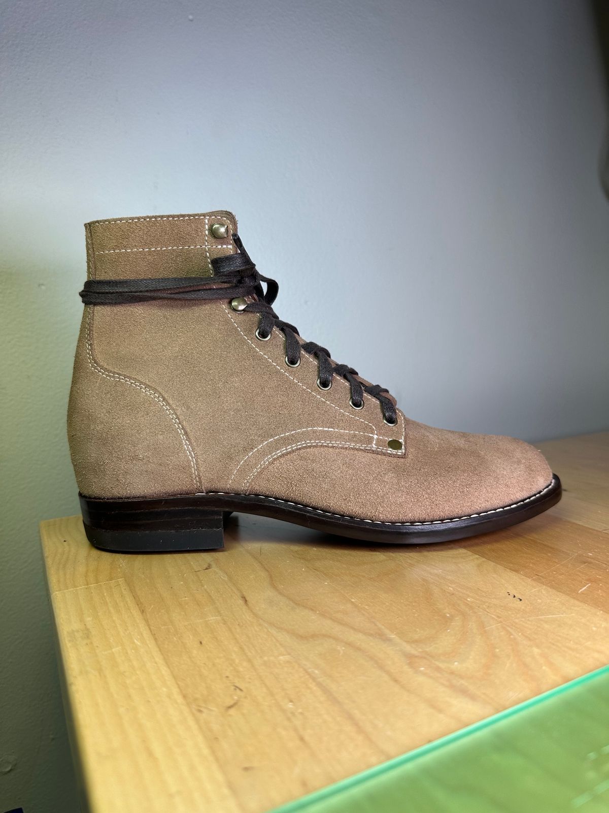 Photo by CopperyFoil on November 9, 2023 of the CopperyFoil Service Boot in Horween Marine Field Roughout.
