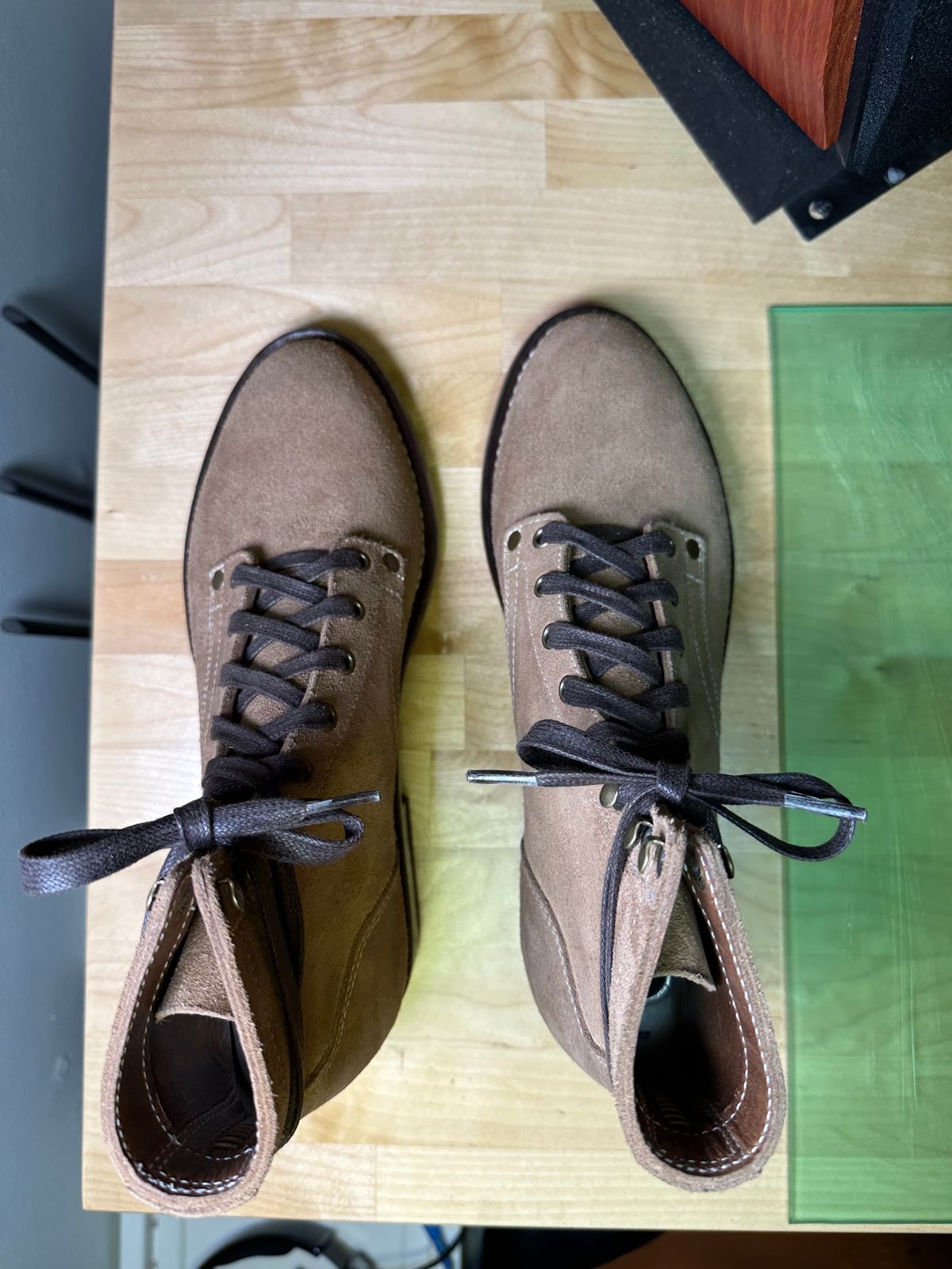 Photo by CopperyFoil on November 9, 2023 of the CopperyFoil Service Boot in Horween Marine Field Roughout.