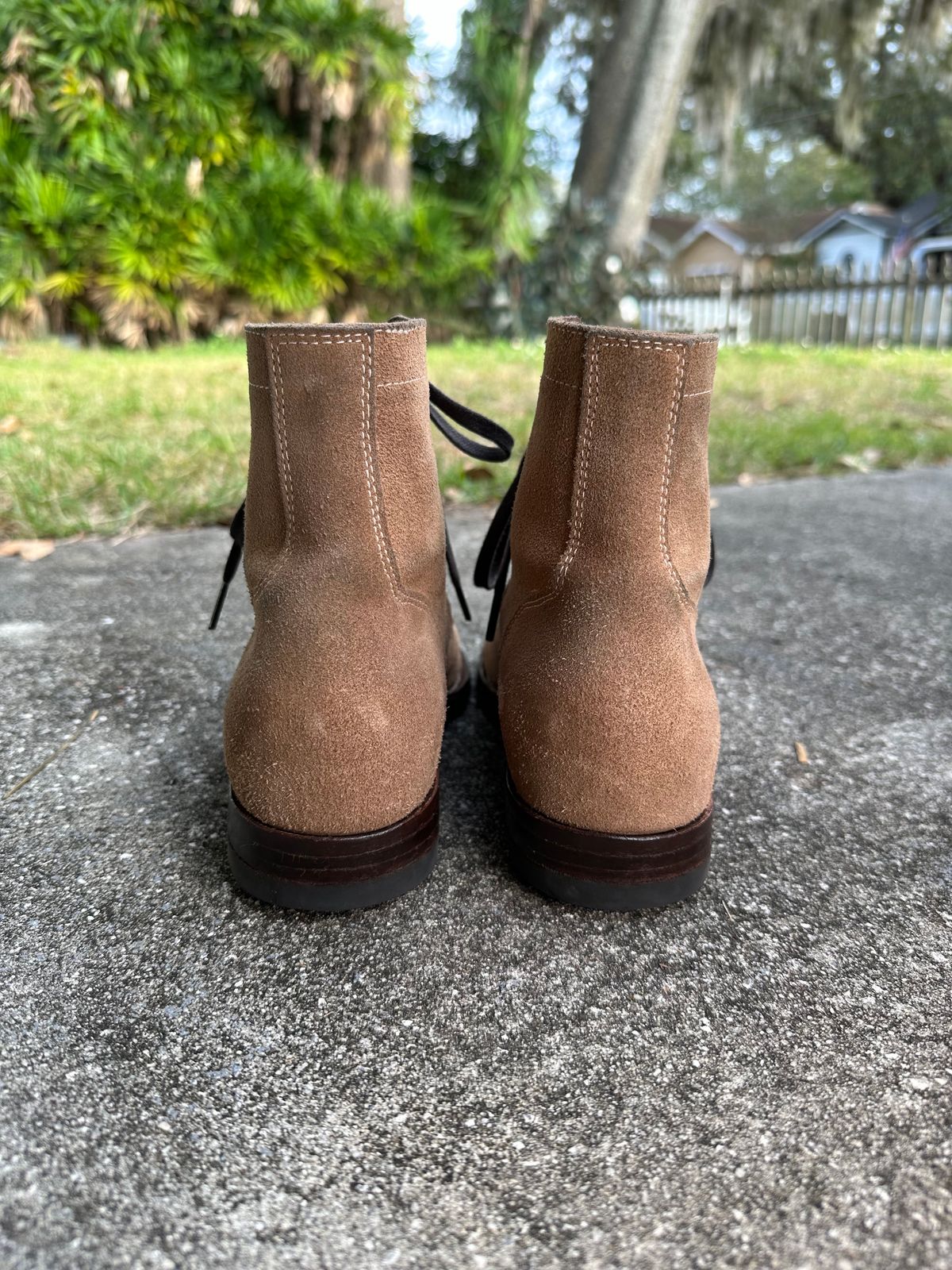 Photo by CopperyFoil on December 5, 2023 of the CopperyFoil Service Boot in Horween Marine Field Roughout.