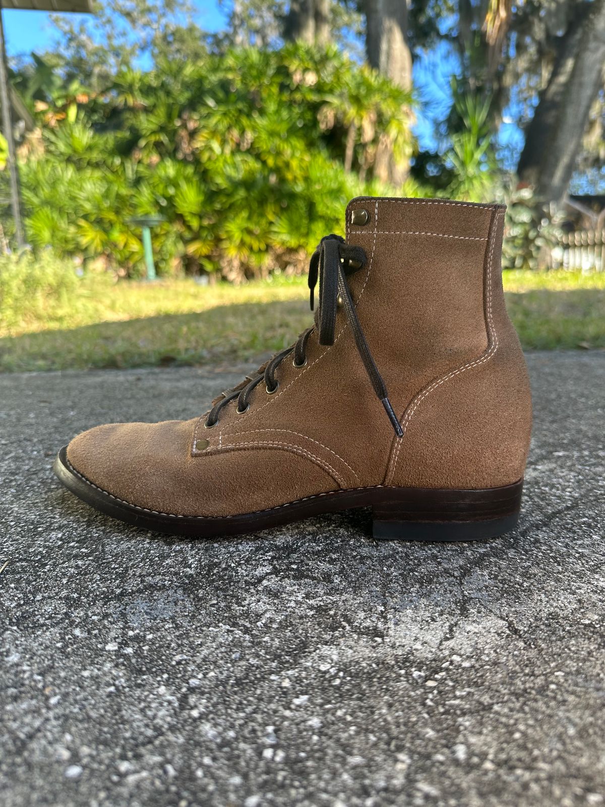 Photo by CopperyFoil on January 5, 2024 of the CopperyFoil Service Boot in Horween Marine Field Roughout.