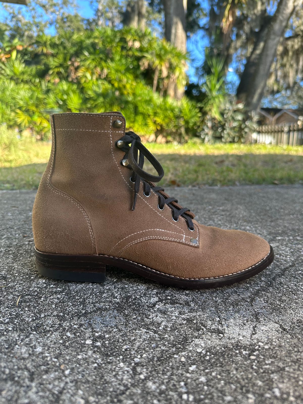 Photo by CopperyFoil on January 5, 2024 of the CopperyFoil Service Boot in Horween Marine Field Roughout.