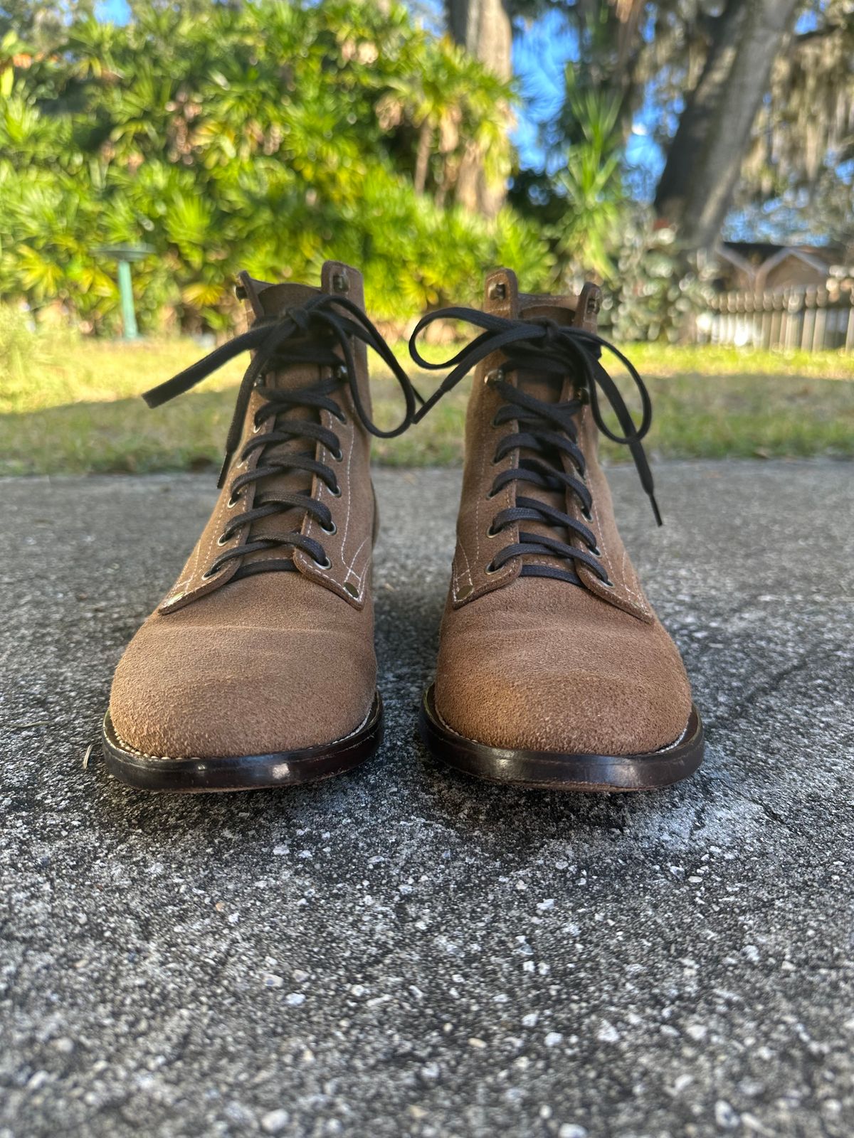 Photo by CopperyFoil on January 5, 2024 of the CopperyFoil Service Boot in Horween Marine Field Roughout.