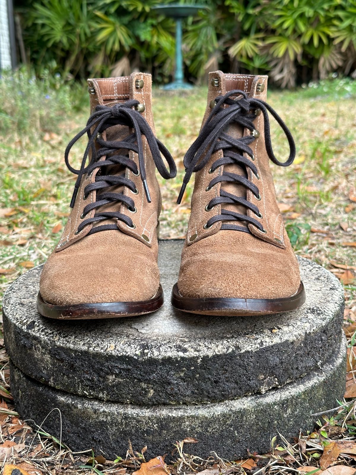 Photo by CopperyFoil on February 4, 2024 of the CopperyFoil Service Boot in Horween Marine Field Roughout.
