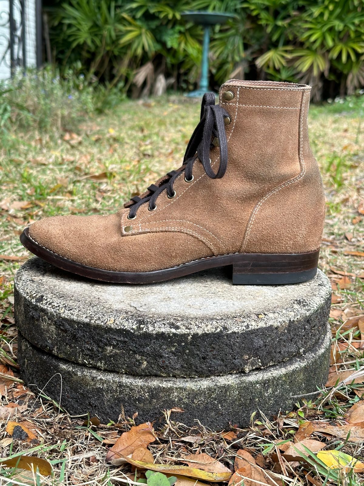 Photo by CopperyFoil on February 4, 2024 of the CopperyFoil Service Boot in Horween Marine Field Roughout.