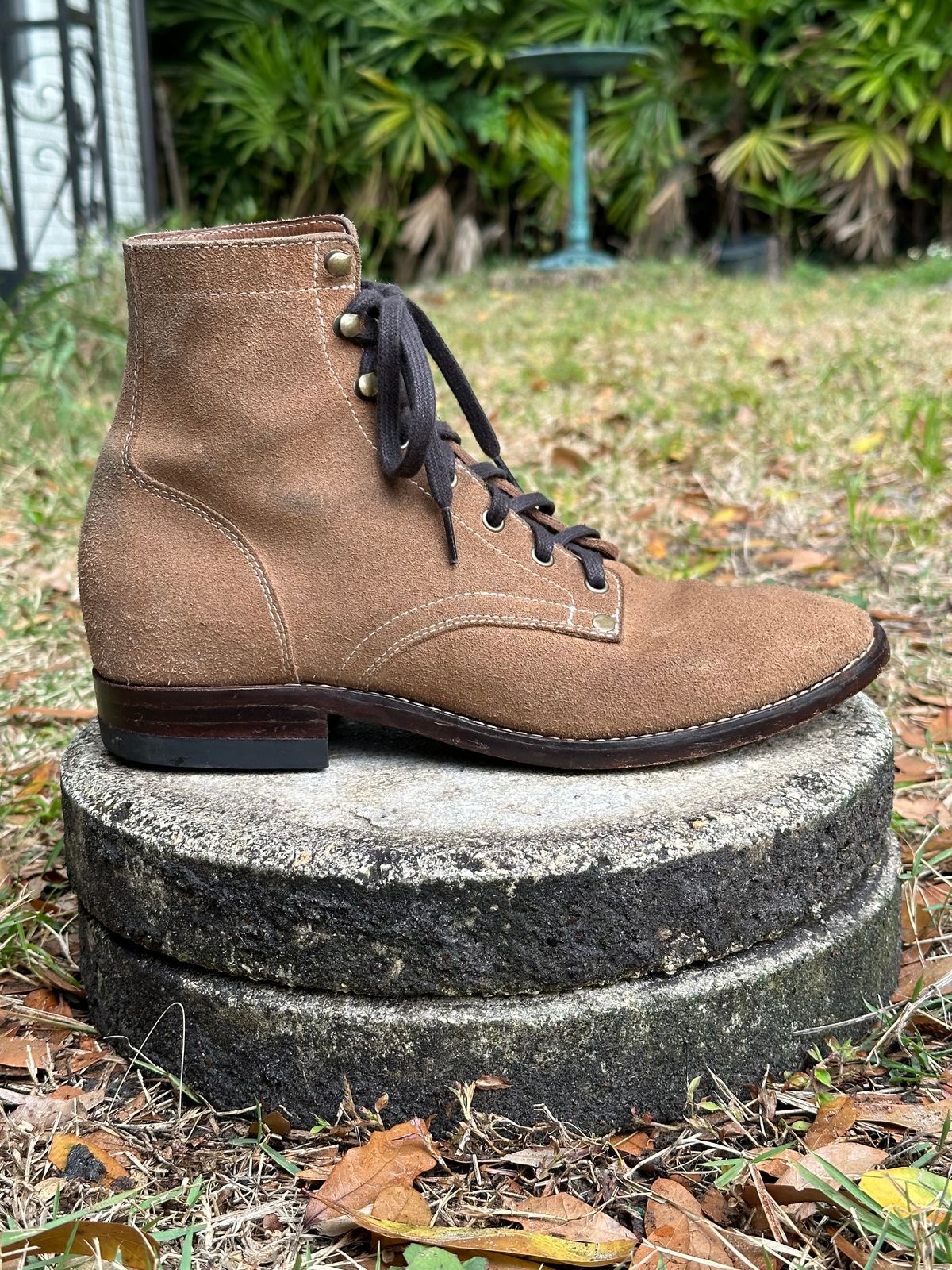 Photo by CopperyFoil on February 4, 2024 of the CopperyFoil Service Boot in Horween Marine Field Roughout.