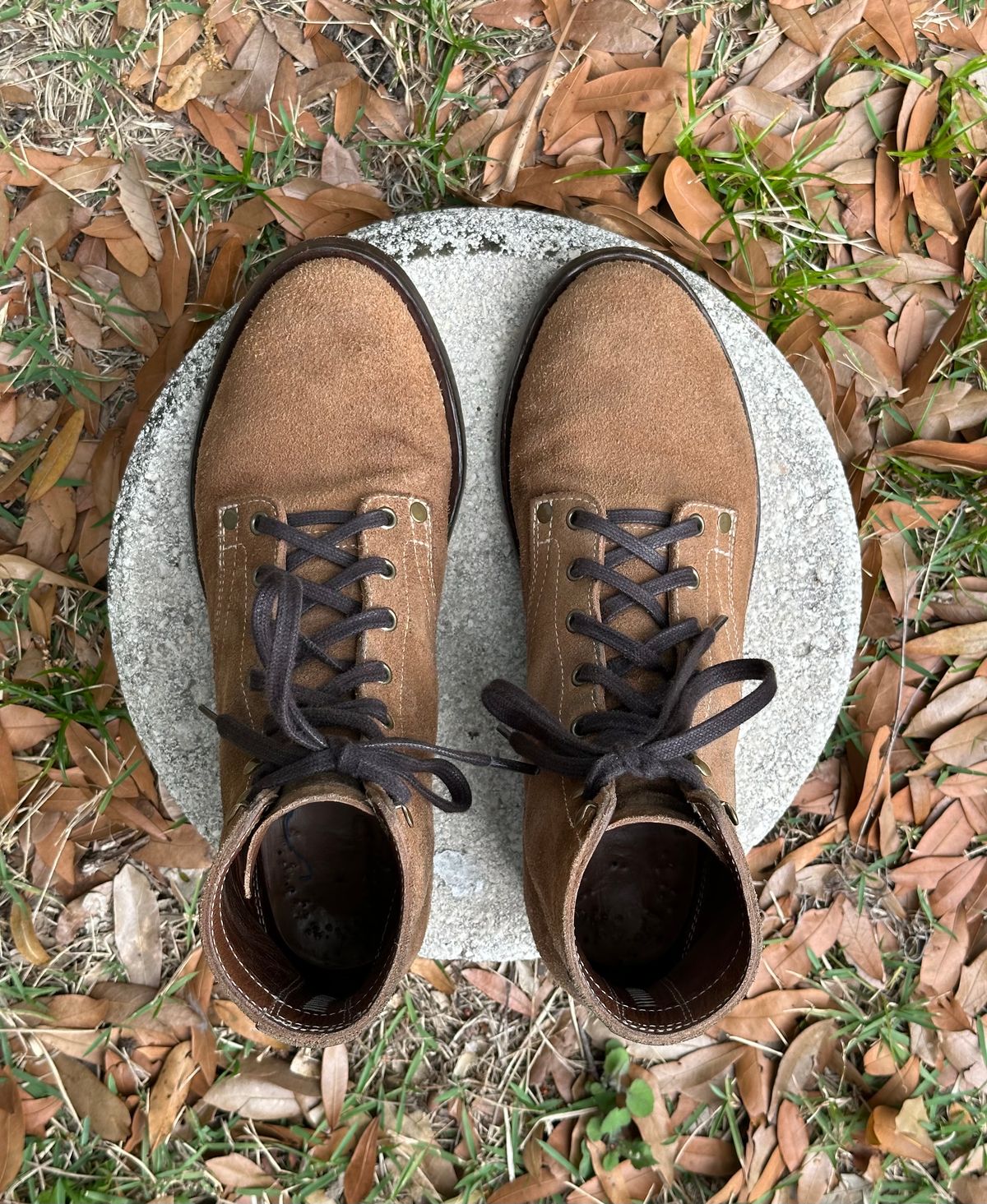Photo by CopperyFoil on March 5, 2024 of the CopperyFoil Service Boot in Horween Marine Field Roughout.