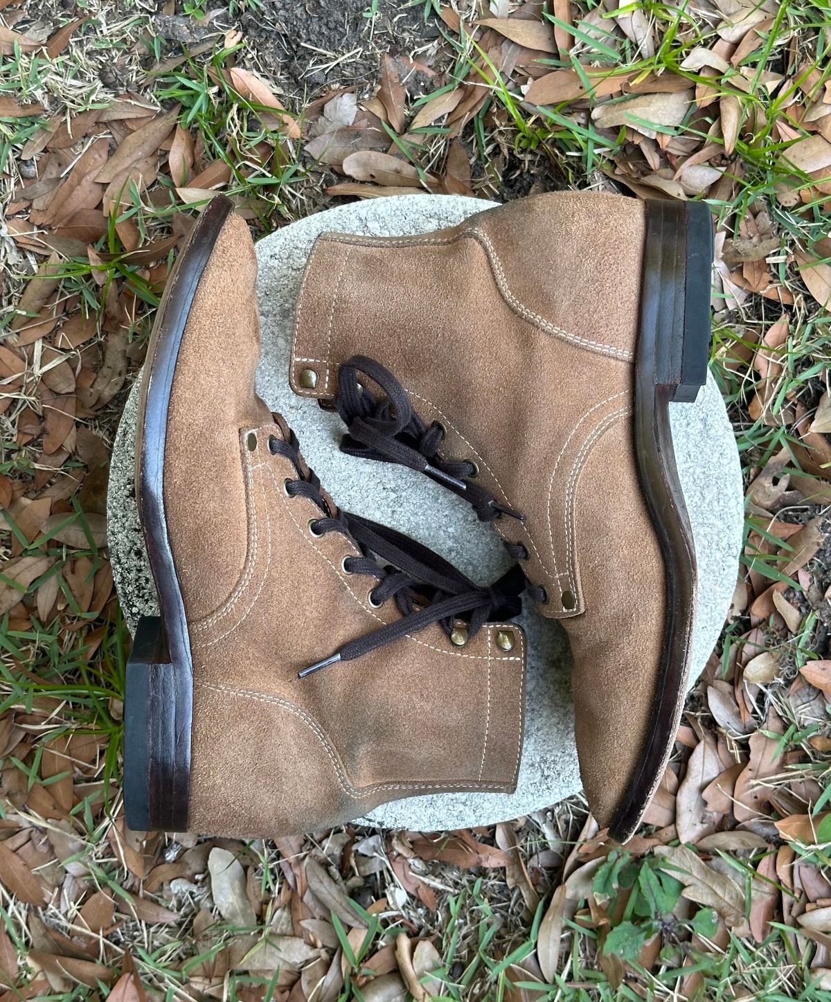 Photo by CopperyFoil on April 5, 2024 of the CopperyFoil Service Boot in Horween Marine Field Roughout.