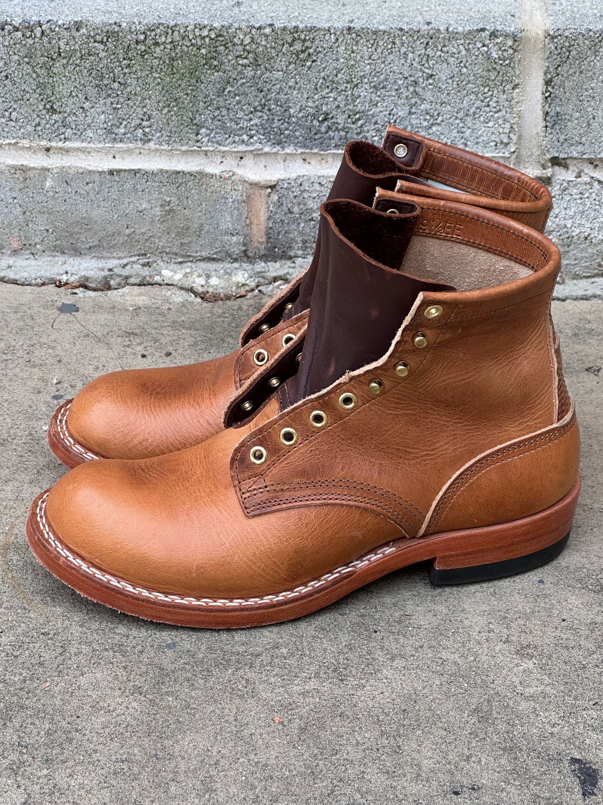 Photo by colton2e on December 5, 2023 of the Nicks Robert in Horween Natural Dublin.