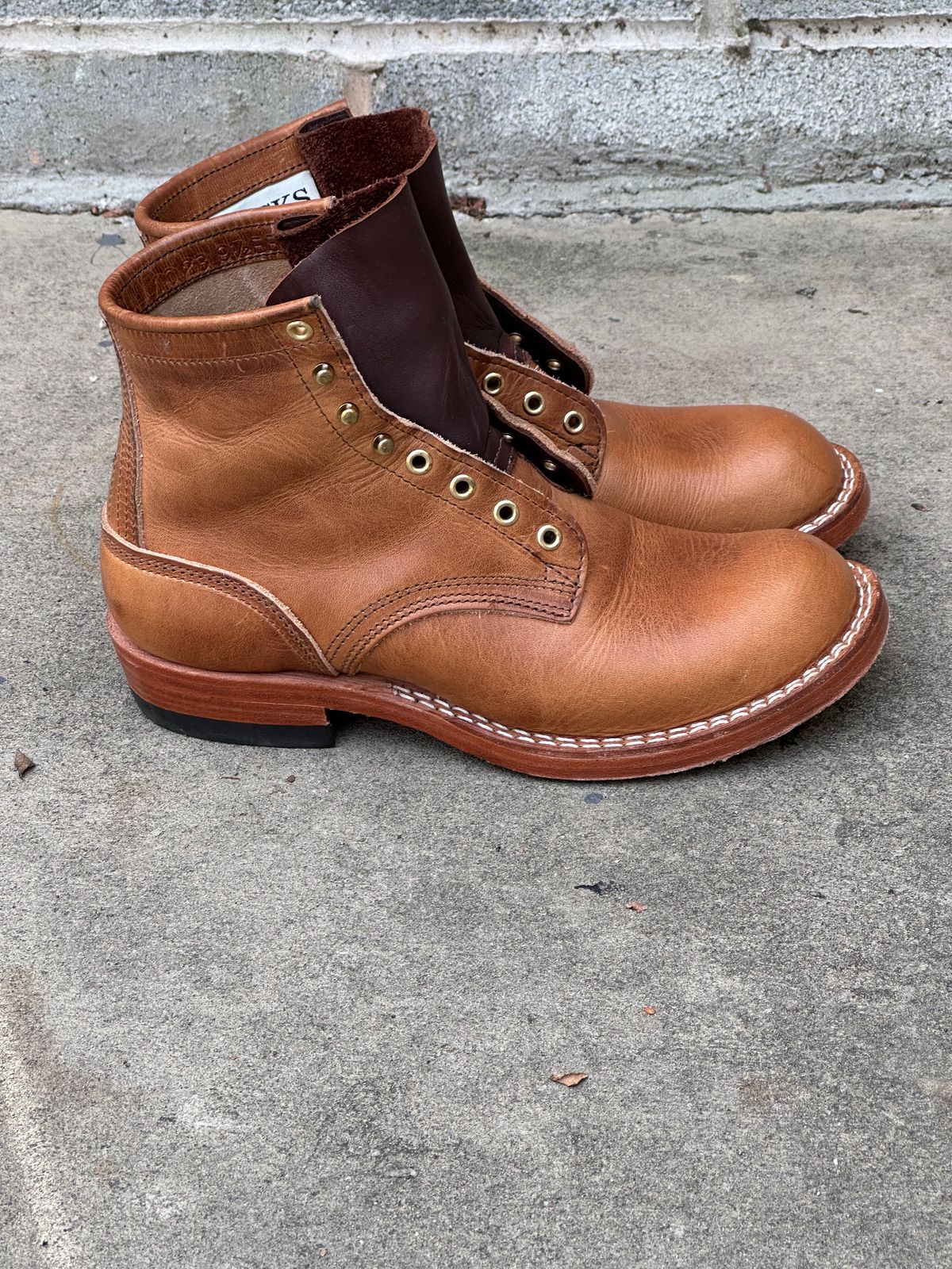 Photo by colton2e on December 5, 2023 of the Nicks Robert in Horween Natural Dublin.