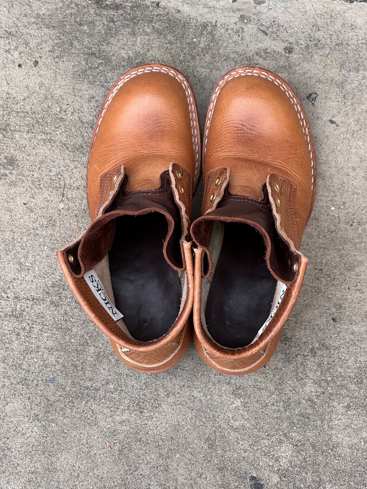 Photo by colton2e on December 5, 2023 of the Nicks Robert in Horween Natural Dublin.
