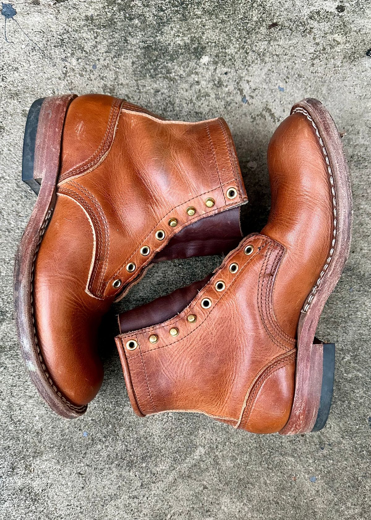 Photo by colton2e on April 5, 2024 of the Nicks Robert in Horween Natural Dublin.