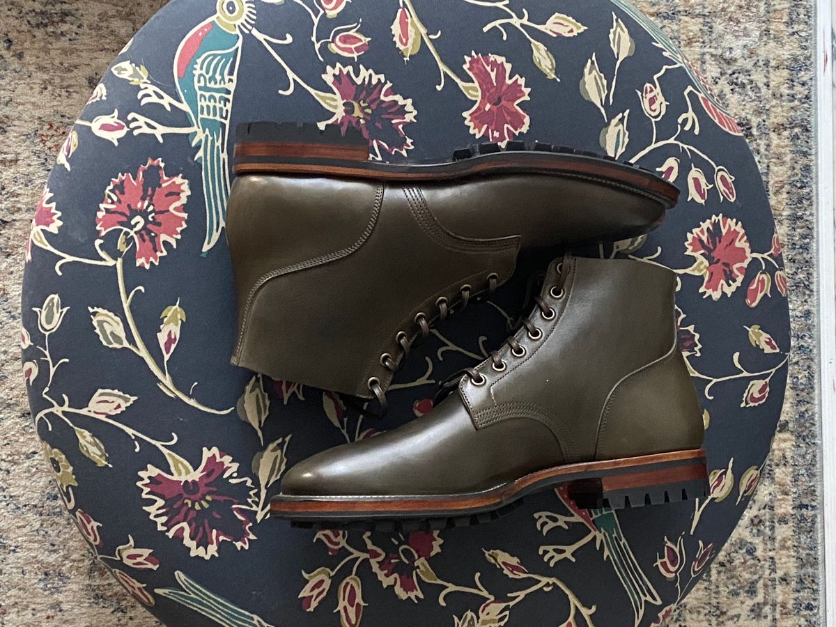 Photo by colton2e on October 2, 2023 of the Viberg Boondocker in Maryam Olive TPR Horsebutt.