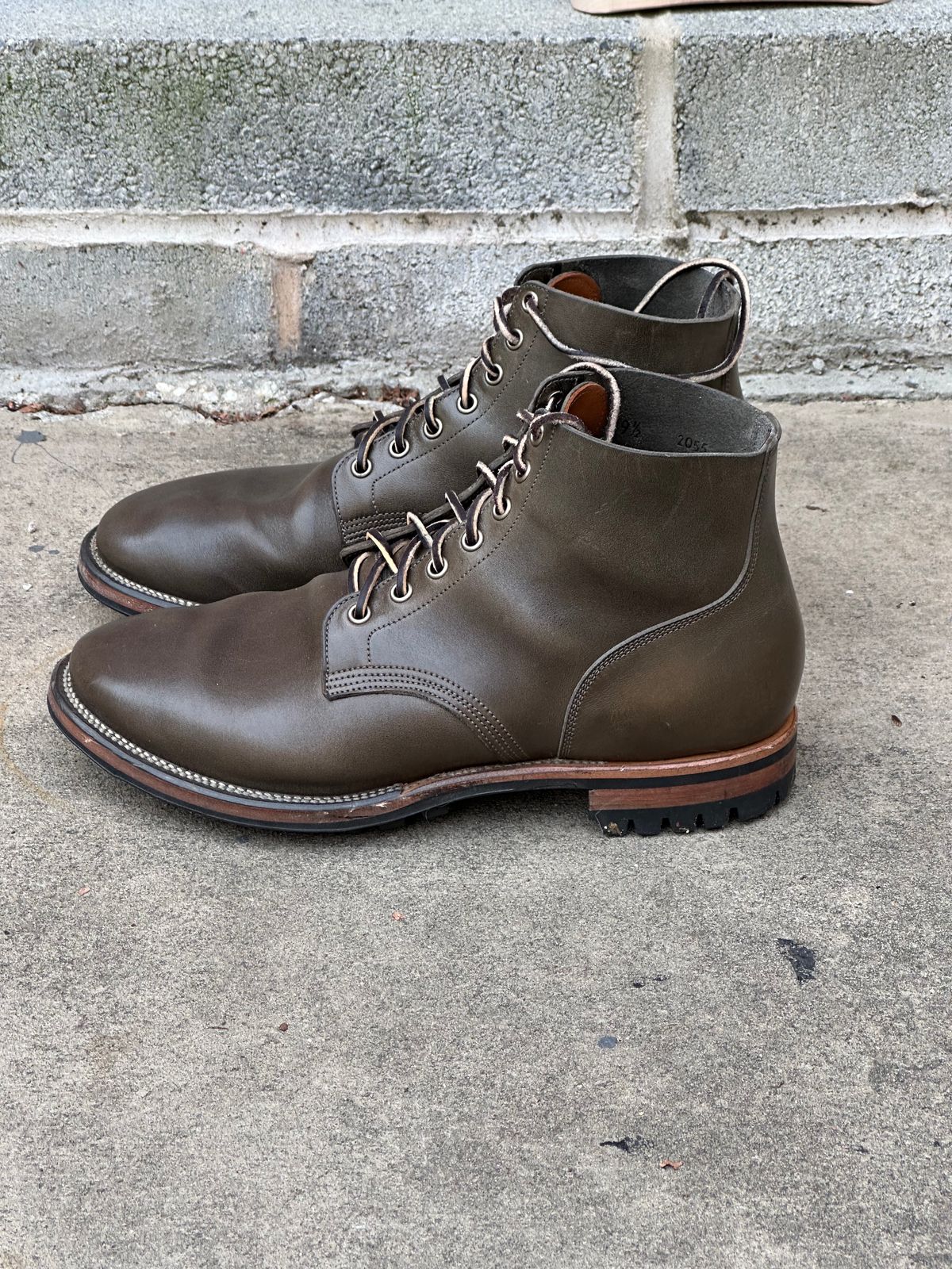 Photo by colton2e on December 5, 2023 of the Viberg Boondocker in Maryam Olive TPR Horsebutt.
