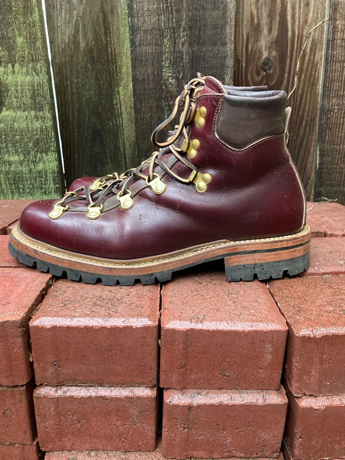 Photo by stgsea on November 1, 2022 of the Sagara Trailmaster in Horween Color 8 Chromexcel.