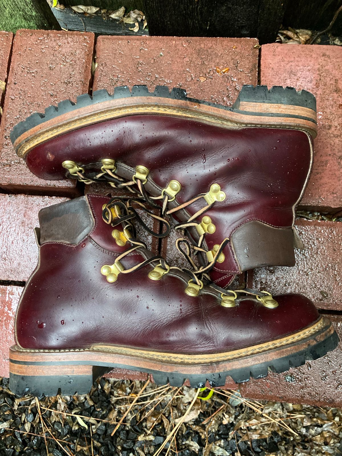 Photo by stgsea on November 1, 2022 of the Sagara Trailmaster in Horween Color 8 Chromexcel.