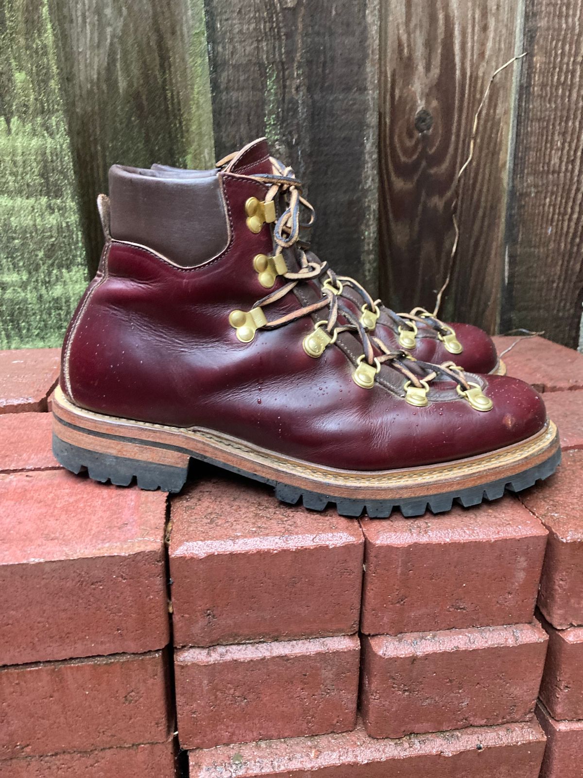 Photo by stgsea on November 1, 2022 of the Sagara Trailmaster in Horween Color 8 Chromexcel.