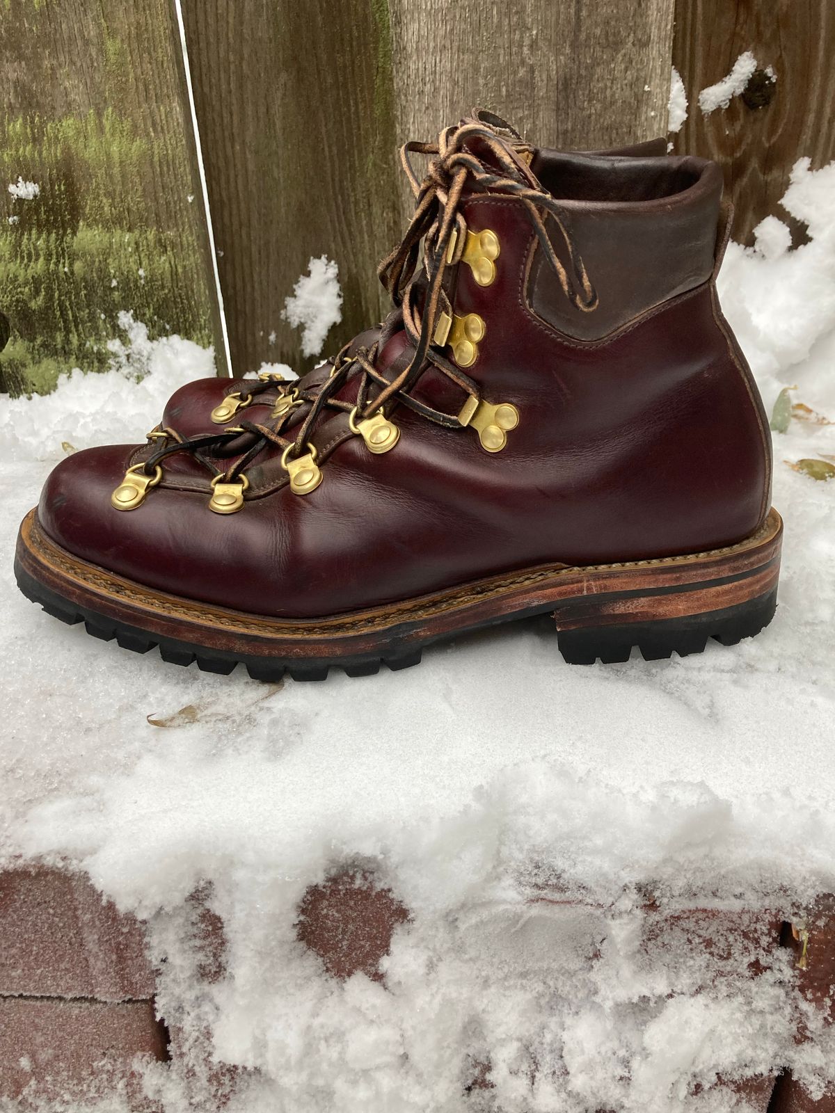 Photo by stgsea on December 1, 2022 of the Sagara Trailmaster in Horween Color 8 Chromexcel.