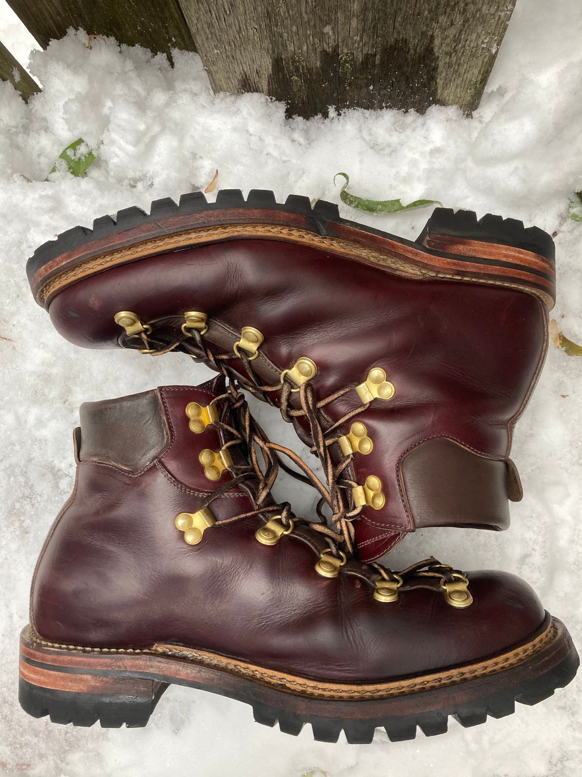 Photo by stgsea on December 4, 2022 of the Sagara Trailmaster in Horween Color 8 Chromexcel.