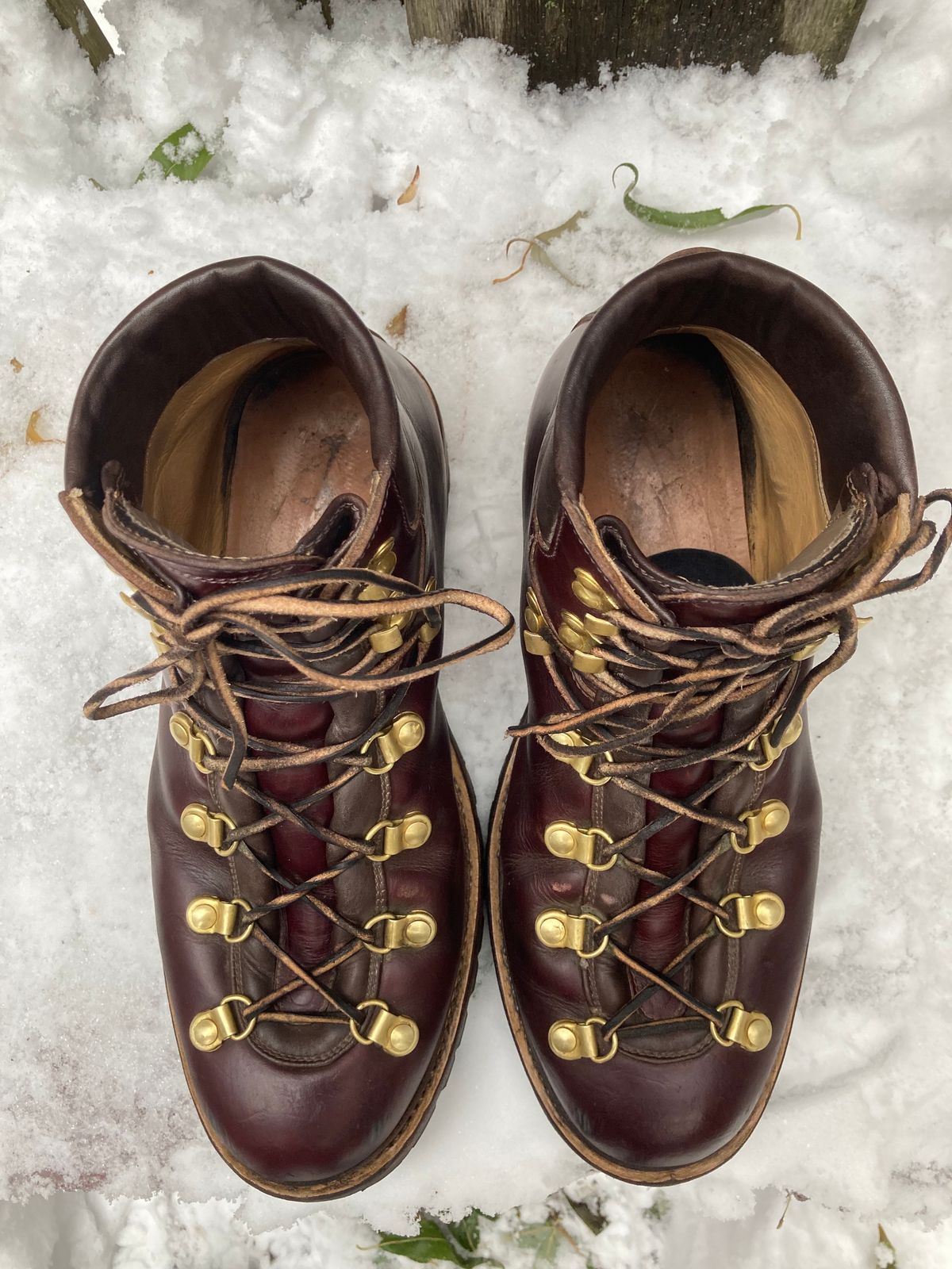 Photo by stgsea on December 4, 2022 of the Sagara Trailmaster in Horween Color 8 Chromexcel.