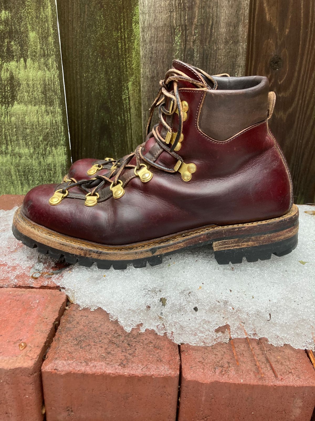 Photo by stgsea on January 1, 2023 of the Sagara Trailmaster in Horween Color 8 Chromexcel.