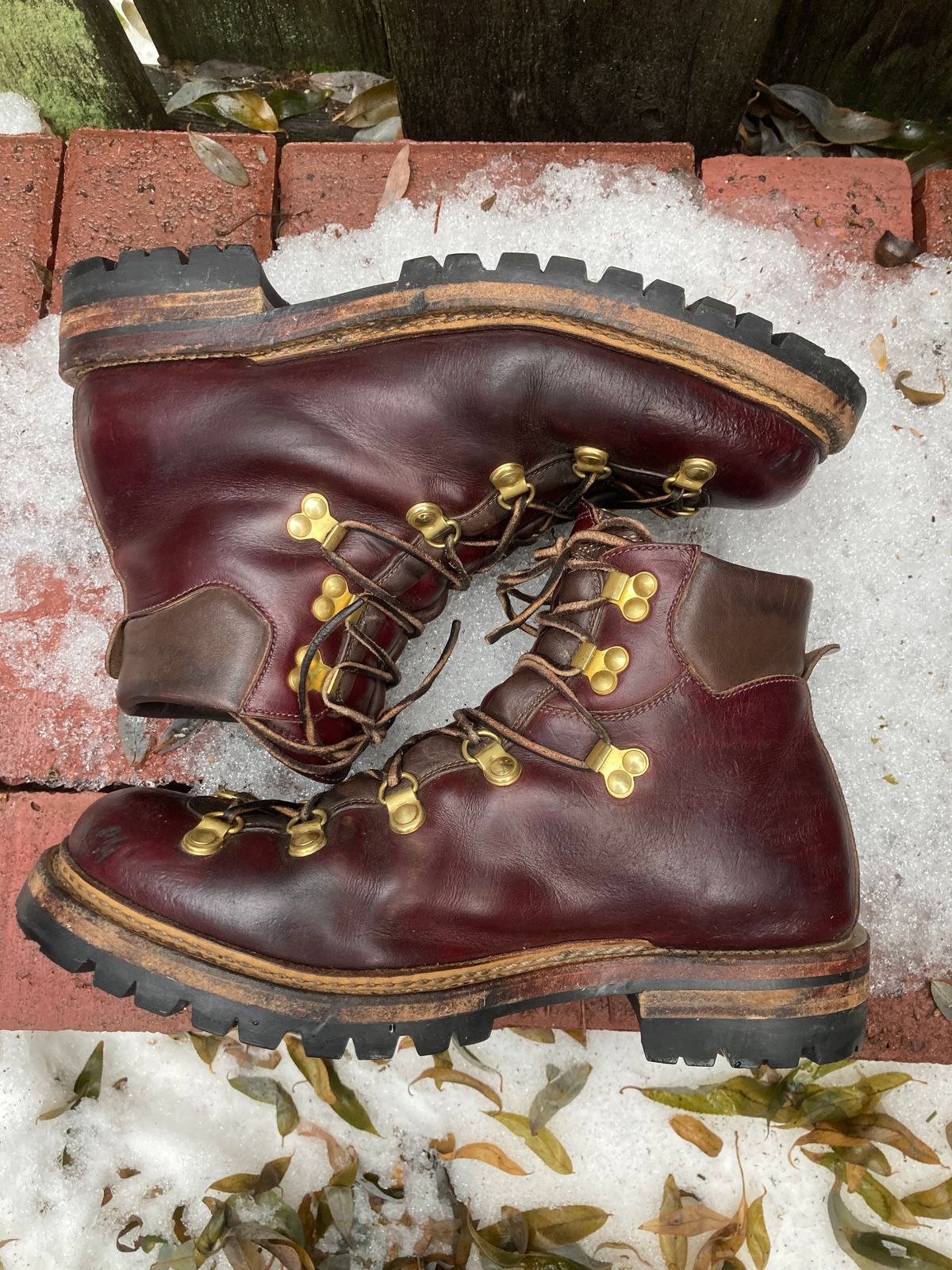 Photo by stgsea on January 1, 2023 of the Sagara Trailmaster in Horween Color 8 Chromexcel.