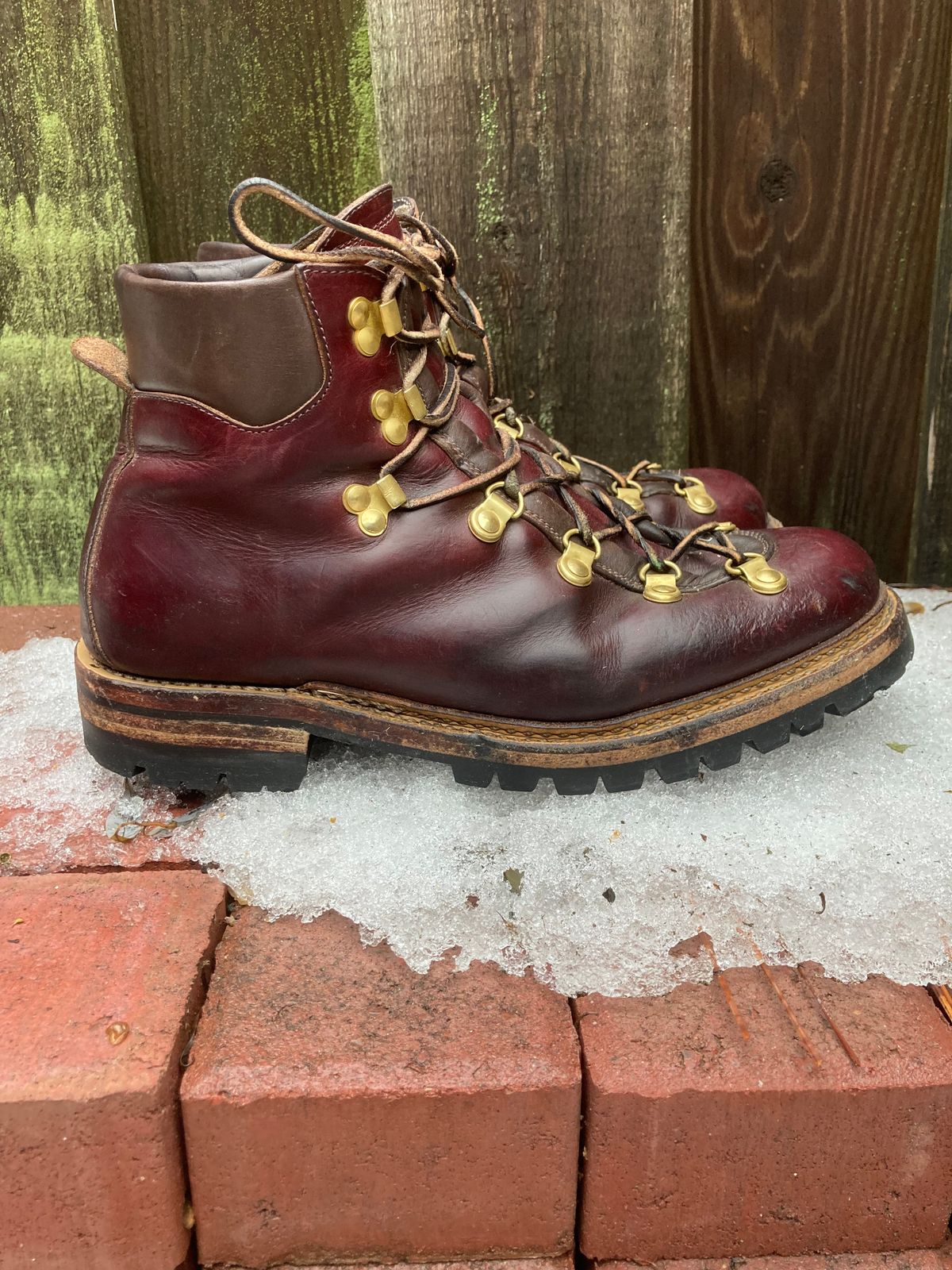 Photo by stgsea on January 1, 2023 of the Sagara Trailmaster in Horween Color 8 Chromexcel.
