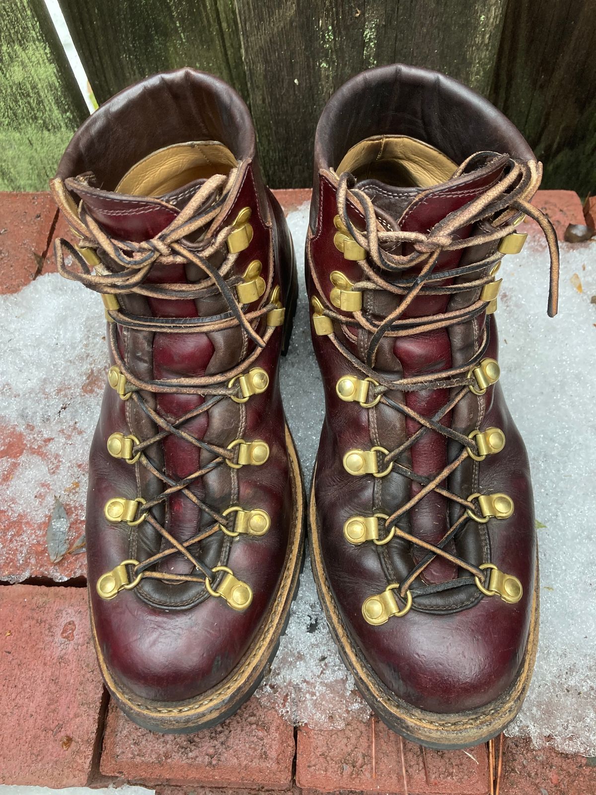 Photo by stgsea on January 1, 2023 of the Sagara Trailmaster in Horween Color 8 Chromexcel.